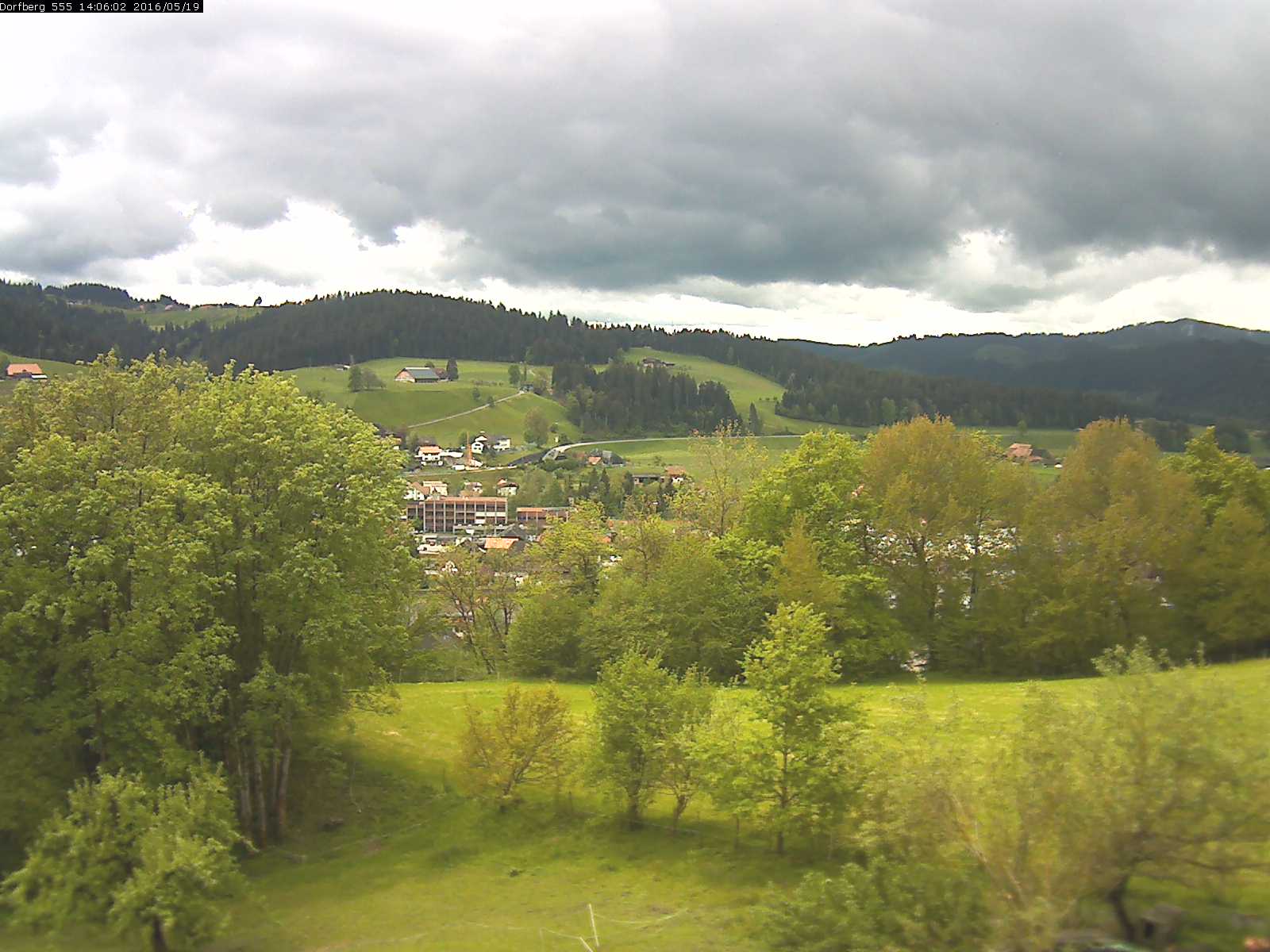 Webcam-Bild: Aussicht vom Dorfberg in Langnau 20160519-140601