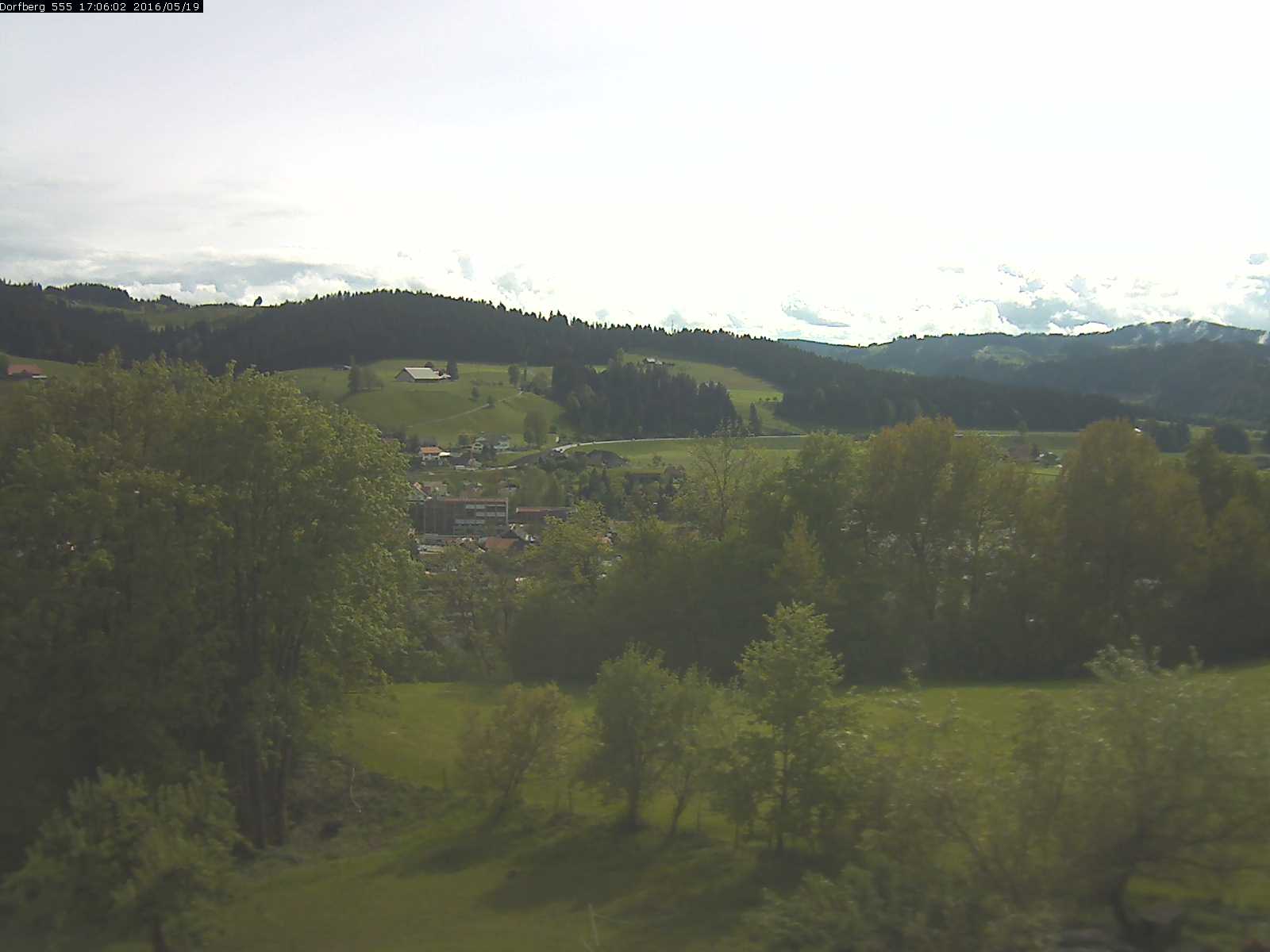 Webcam-Bild: Aussicht vom Dorfberg in Langnau 20160519-170601