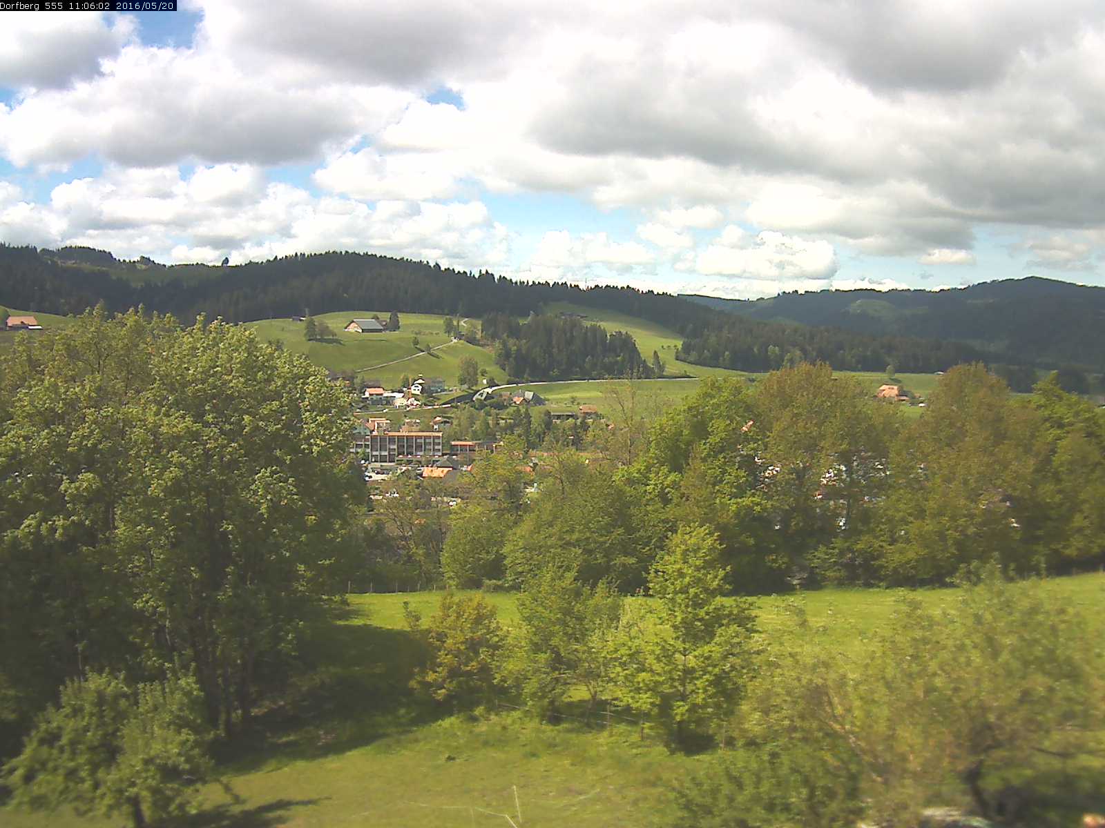 Webcam-Bild: Aussicht vom Dorfberg in Langnau 20160520-110601