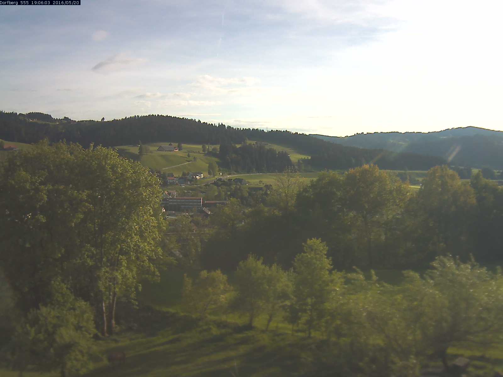 Webcam-Bild: Aussicht vom Dorfberg in Langnau 20160520-190601
