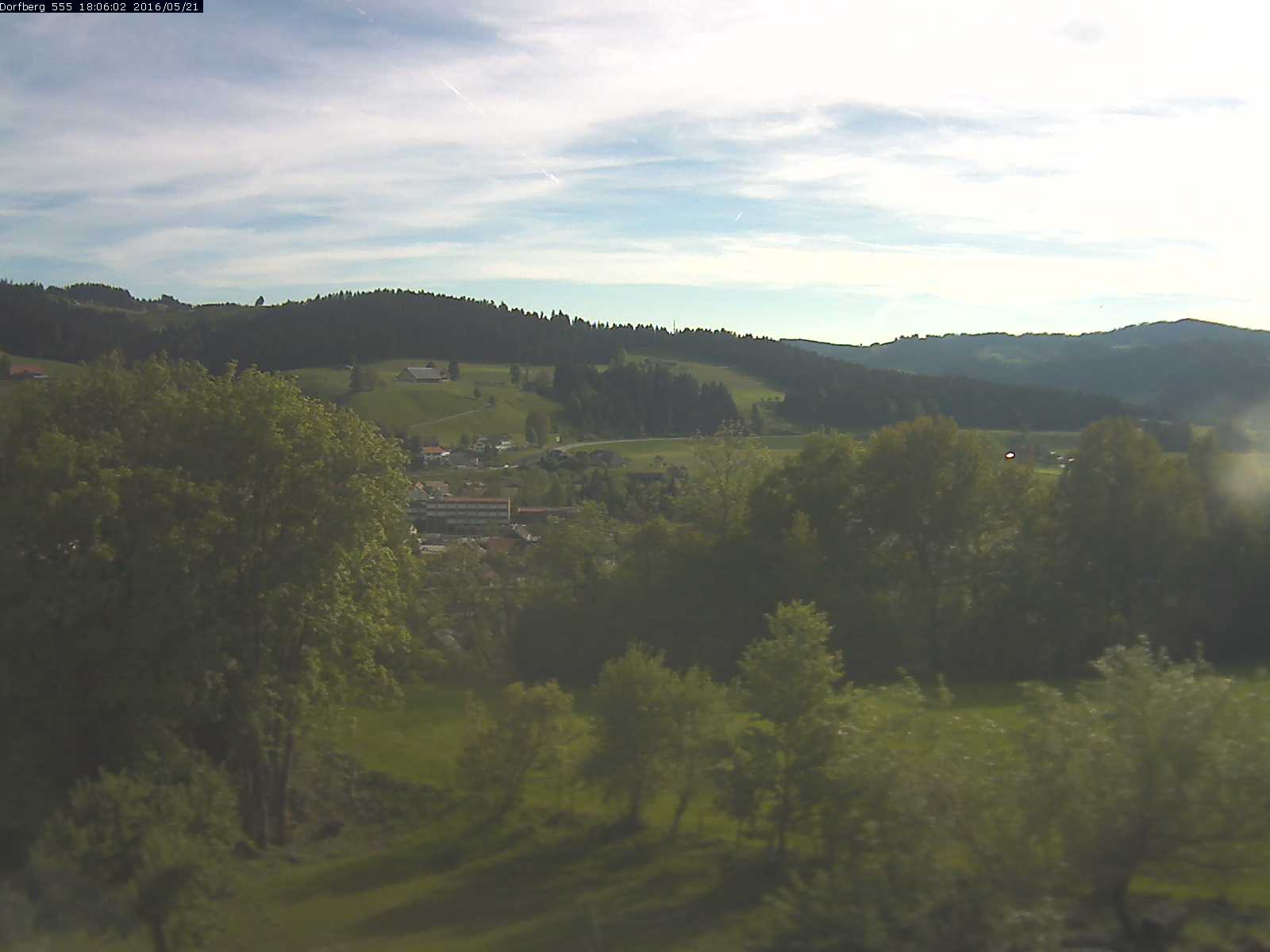 Webcam-Bild: Aussicht vom Dorfberg in Langnau 20160521-180601