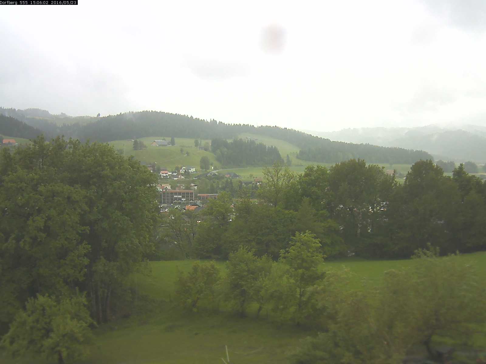 Webcam-Bild: Aussicht vom Dorfberg in Langnau 20160523-150601