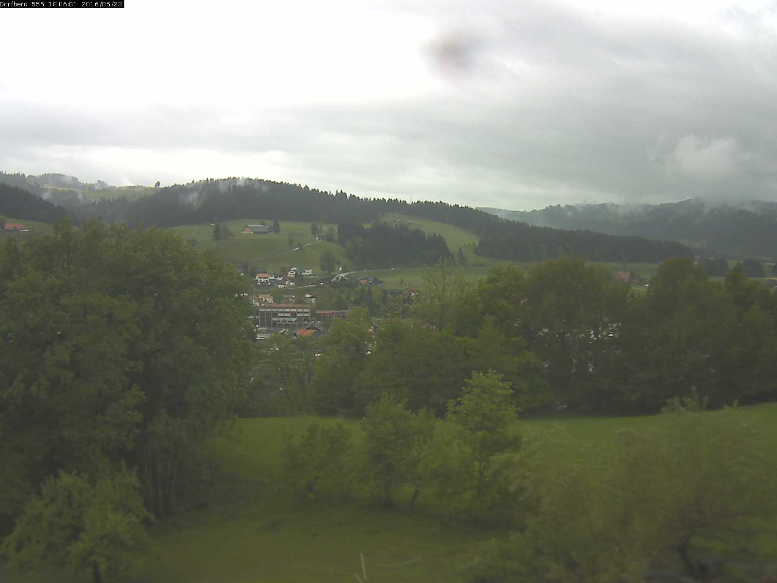Webcam-Bild: Aussicht vom Dorfberg in Langnau 20160523-180601