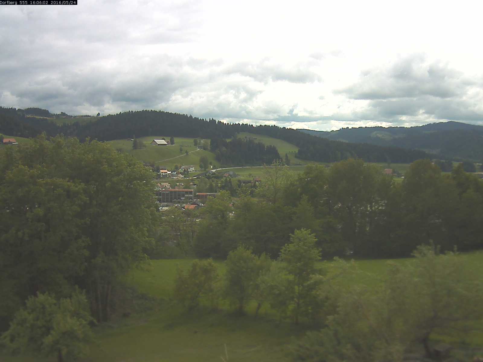 Webcam-Bild: Aussicht vom Dorfberg in Langnau 20160524-160602
