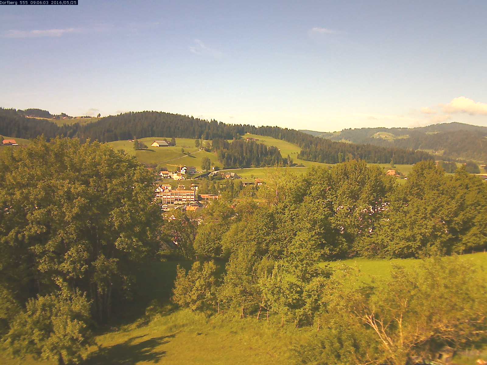 Webcam-Bild: Aussicht vom Dorfberg in Langnau 20160525-090601