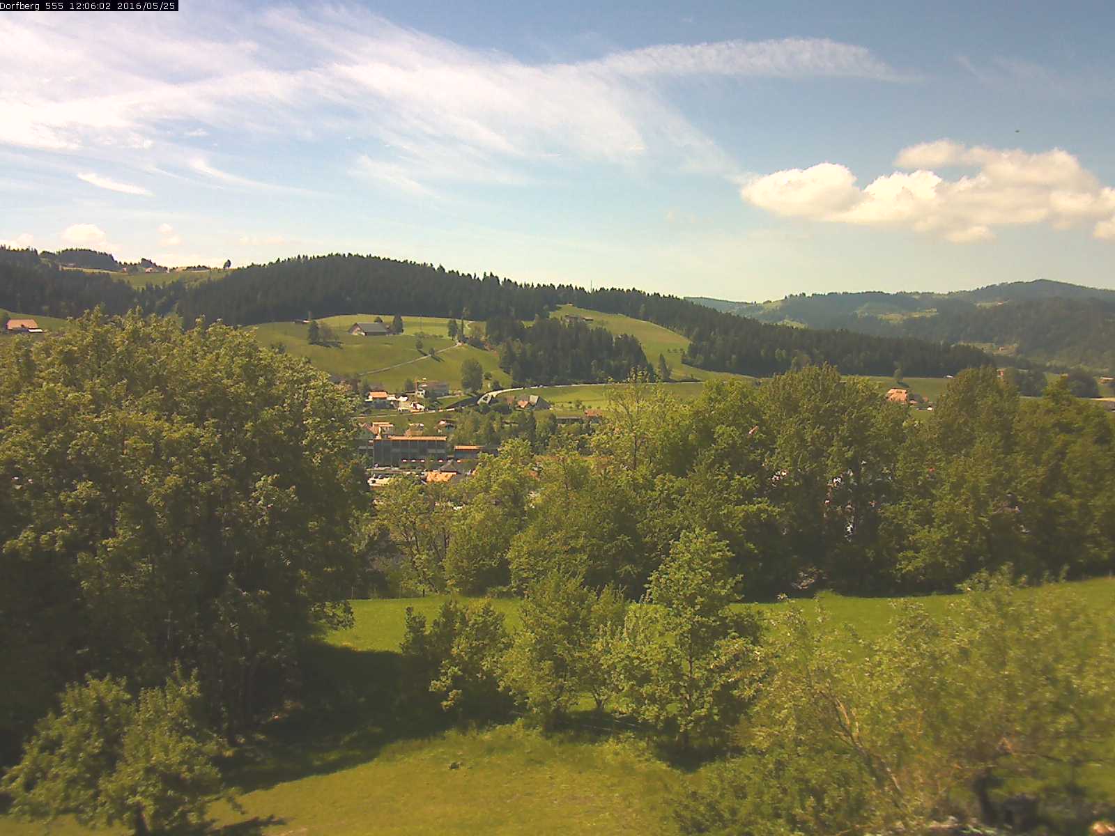 Webcam-Bild: Aussicht vom Dorfberg in Langnau 20160525-120601