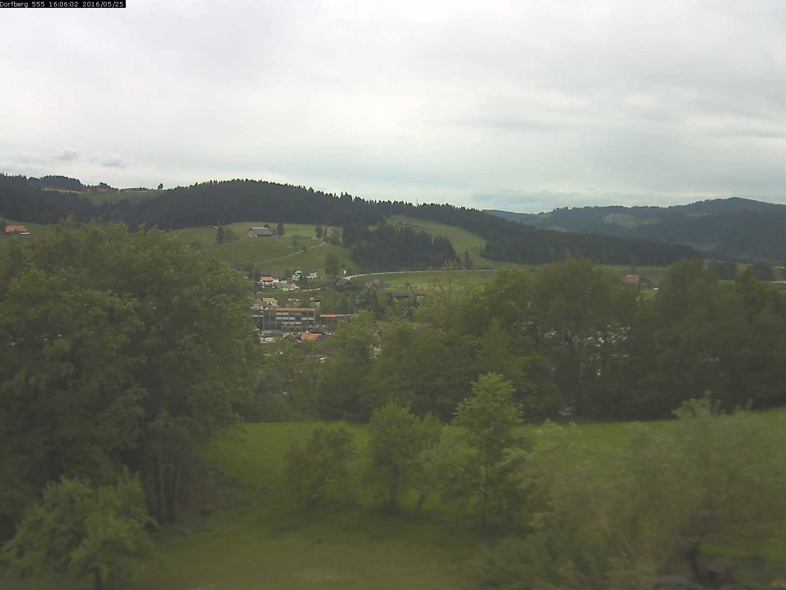 Webcam-Bild: Aussicht vom Dorfberg in Langnau 20160525-160601