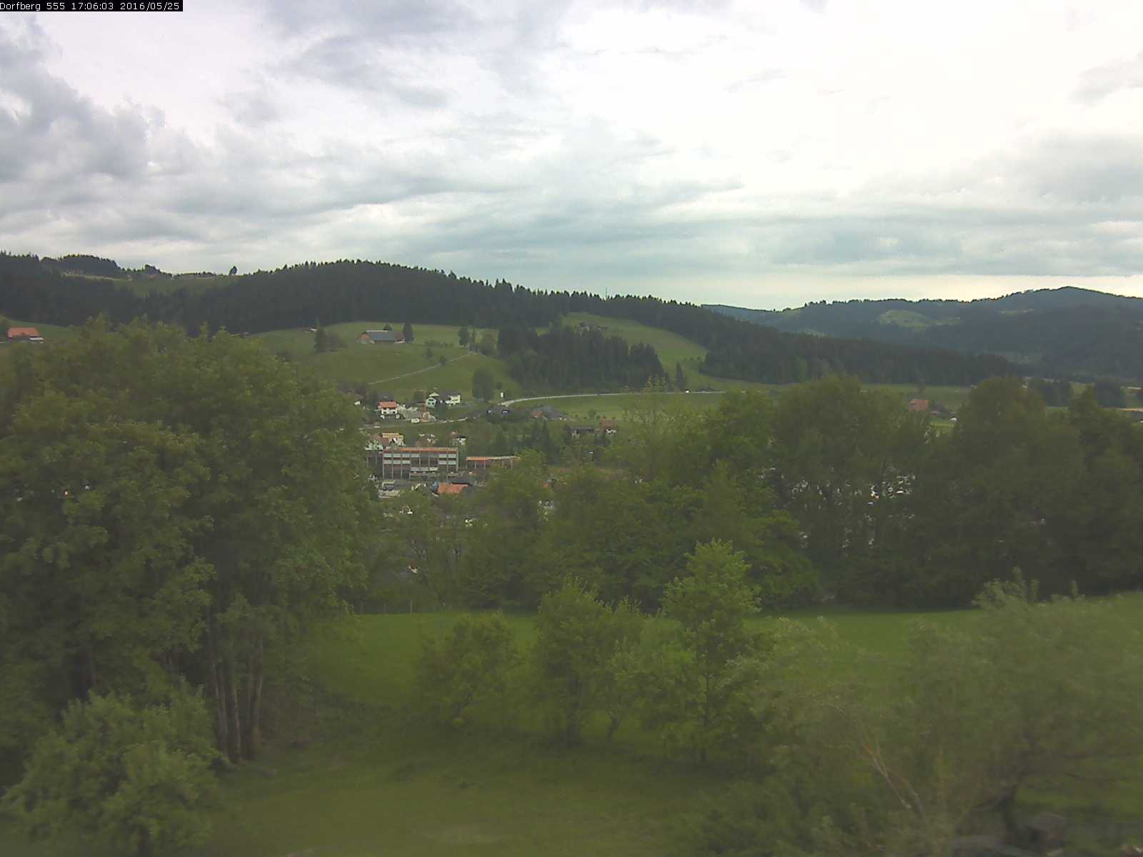 Webcam-Bild: Aussicht vom Dorfberg in Langnau 20160525-170601