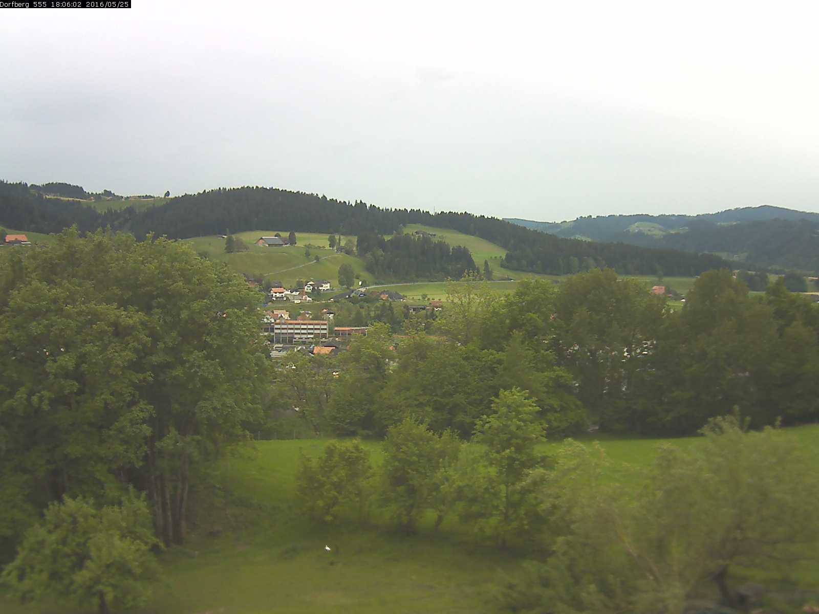 Webcam-Bild: Aussicht vom Dorfberg in Langnau 20160525-180601
