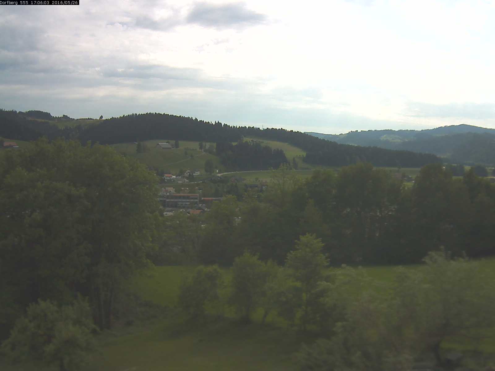 Webcam-Bild: Aussicht vom Dorfberg in Langnau 20160526-170602