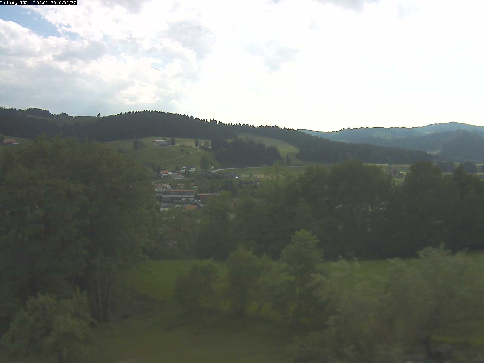 Webcam-Bild: Aussicht vom Dorfberg in Langnau 20160527-170601