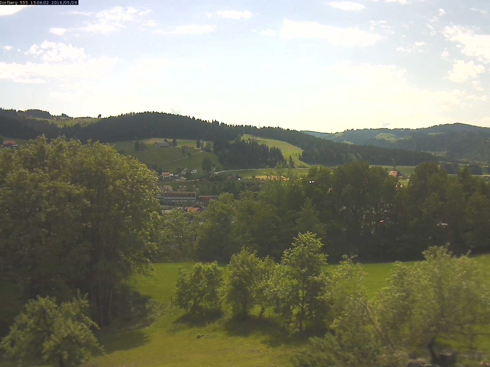 Webcam-Bild: Aussicht vom Dorfberg in Langnau 20160528-150601