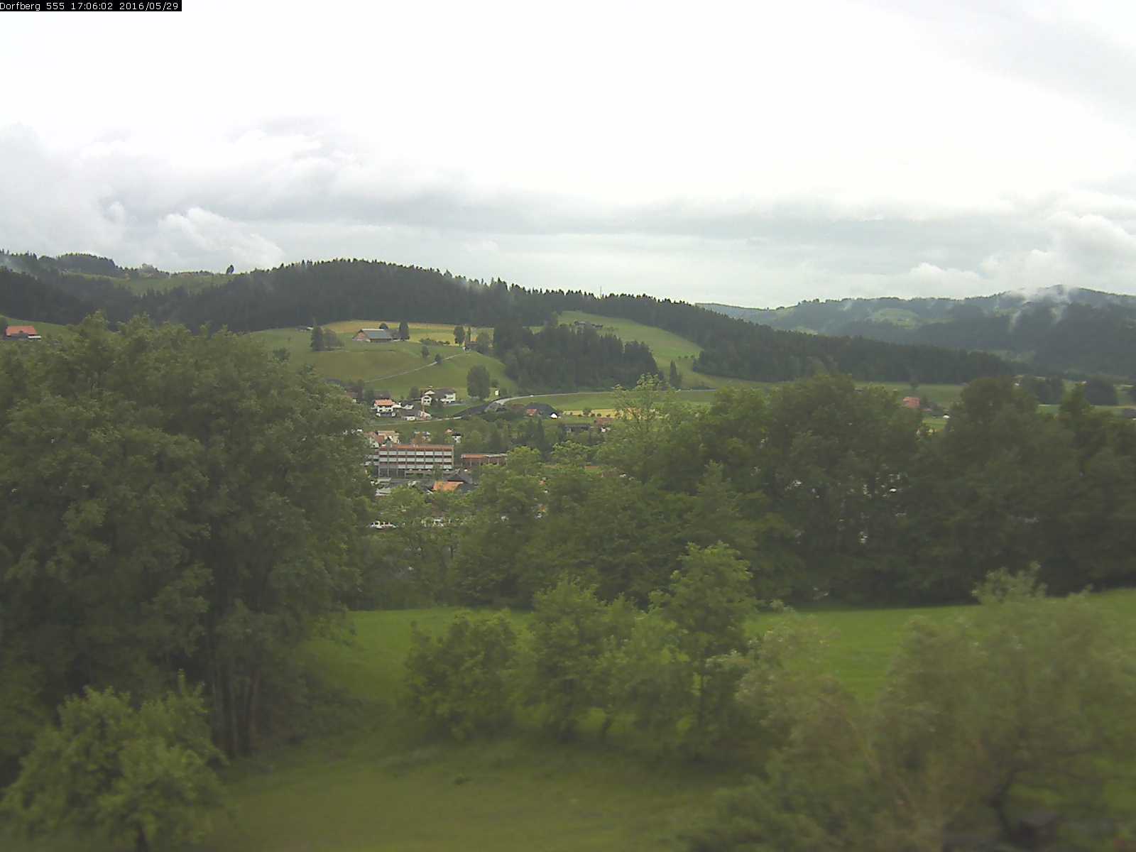Webcam-Bild: Aussicht vom Dorfberg in Langnau 20160529-170601