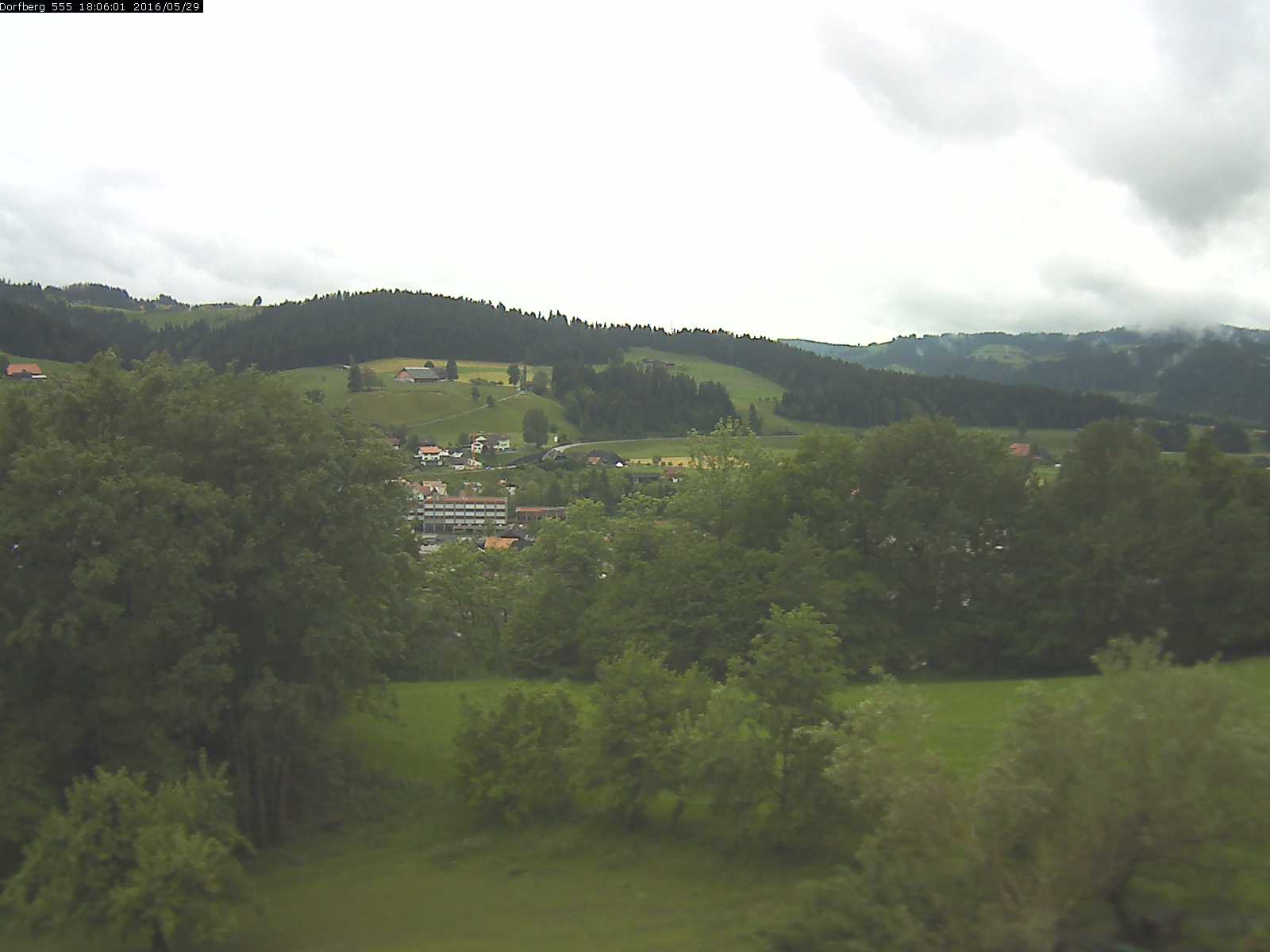 Webcam-Bild: Aussicht vom Dorfberg in Langnau 20160529-180601