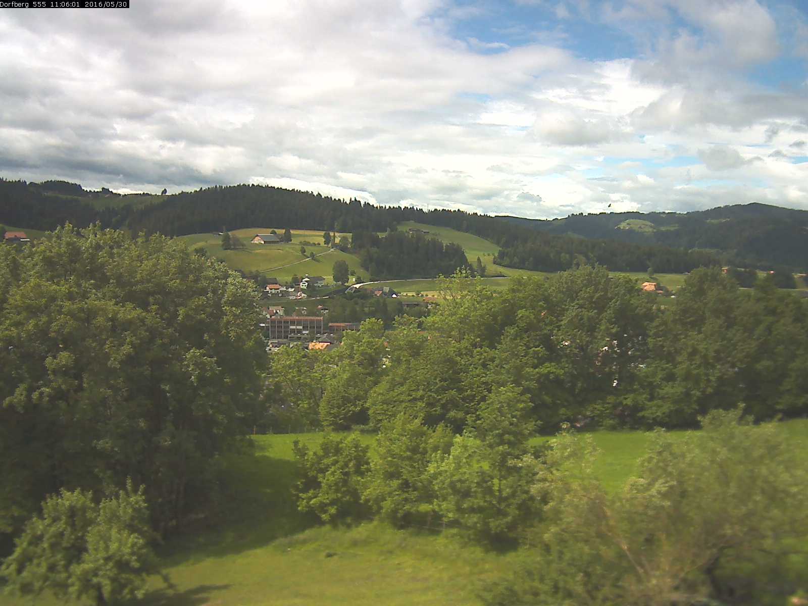 Webcam-Bild: Aussicht vom Dorfberg in Langnau 20160530-110601