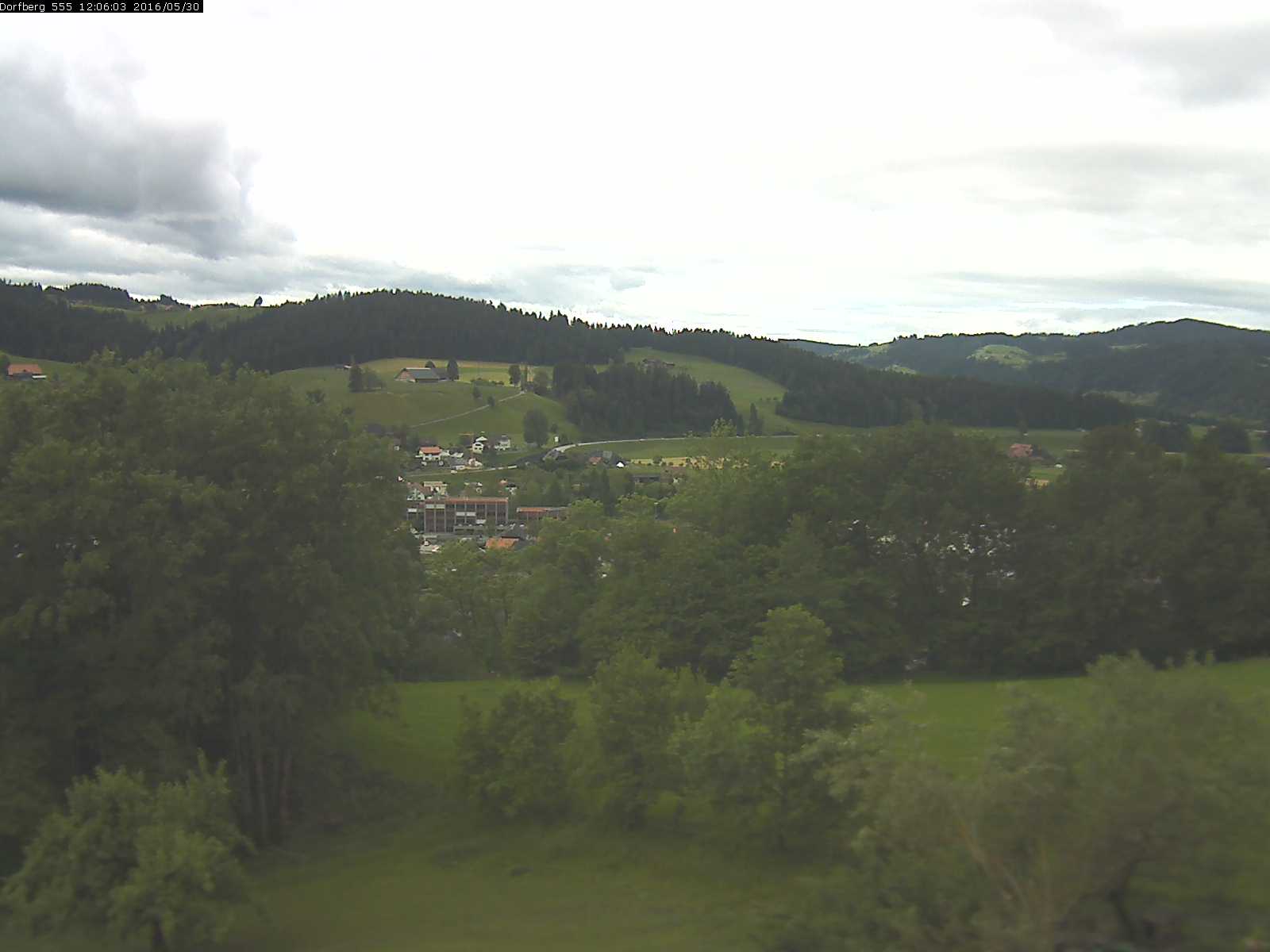Webcam-Bild: Aussicht vom Dorfberg in Langnau 20160530-120601