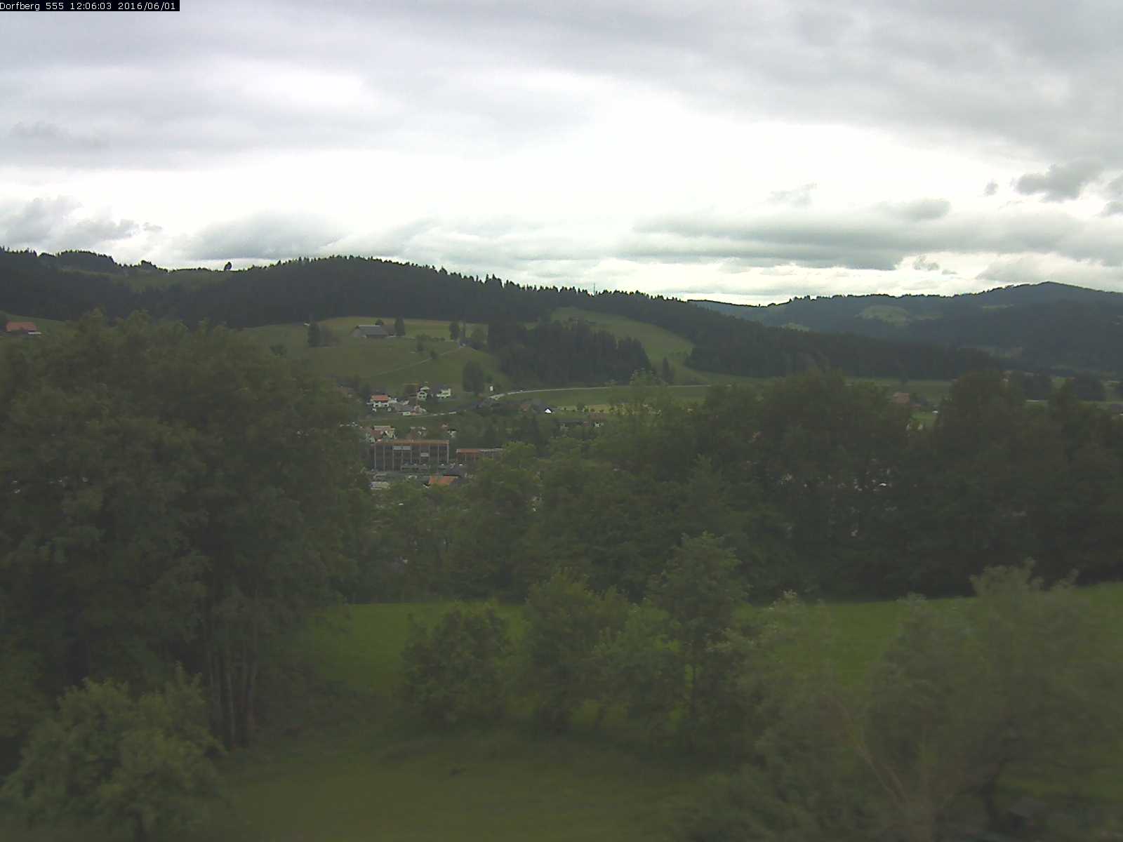 Webcam-Bild: Aussicht vom Dorfberg in Langnau 20160601-120601