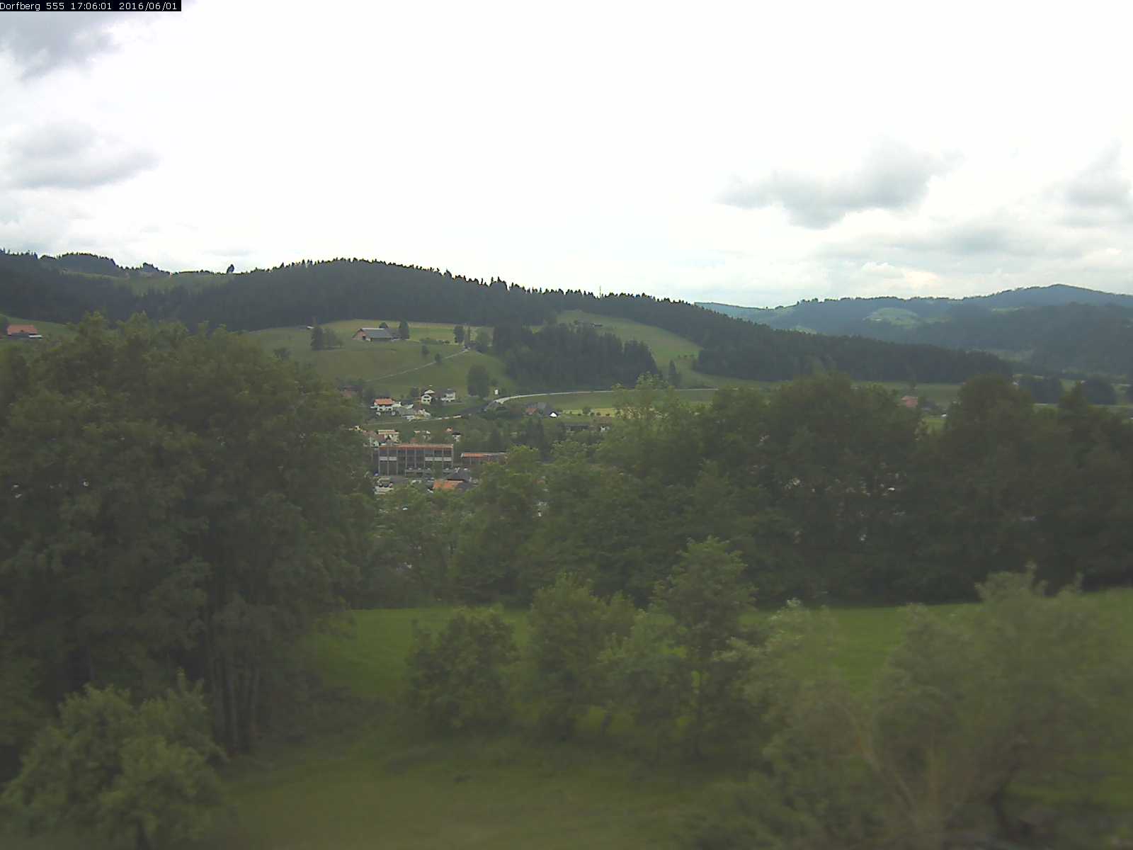 Webcam-Bild: Aussicht vom Dorfberg in Langnau 20160601-170601