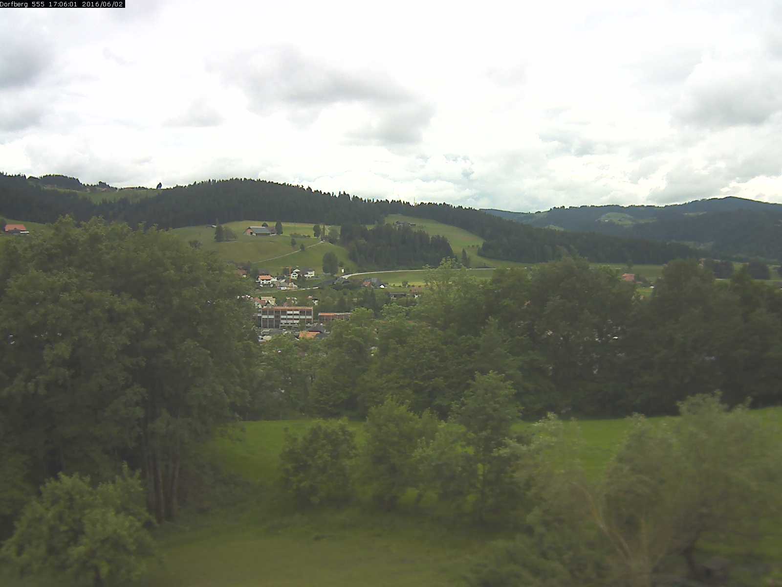 Webcam-Bild: Aussicht vom Dorfberg in Langnau 20160602-170601