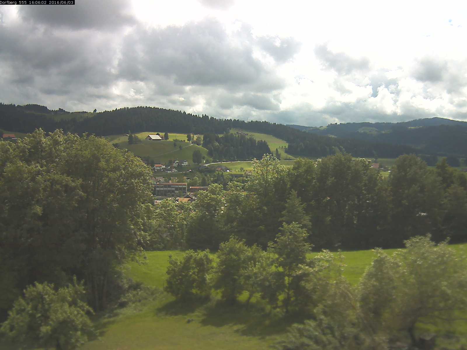 Webcam-Bild: Aussicht vom Dorfberg in Langnau 20160603-160601
