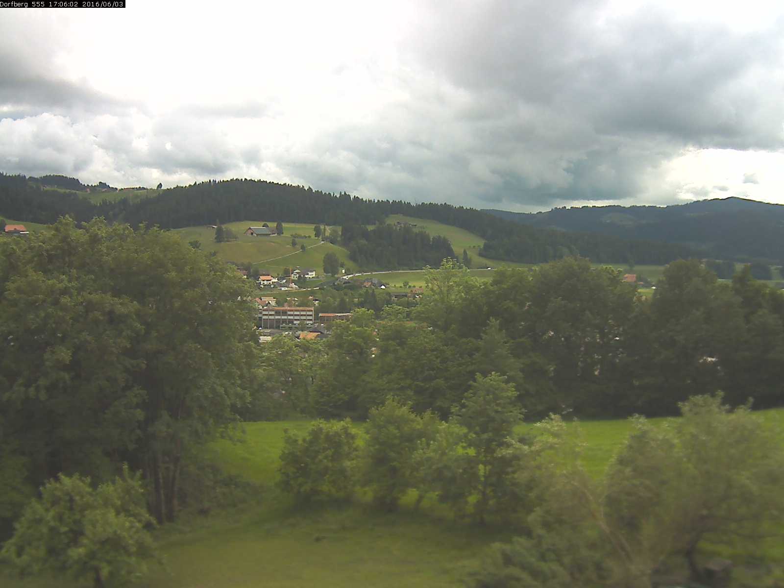 Webcam-Bild: Aussicht vom Dorfberg in Langnau 20160603-170601