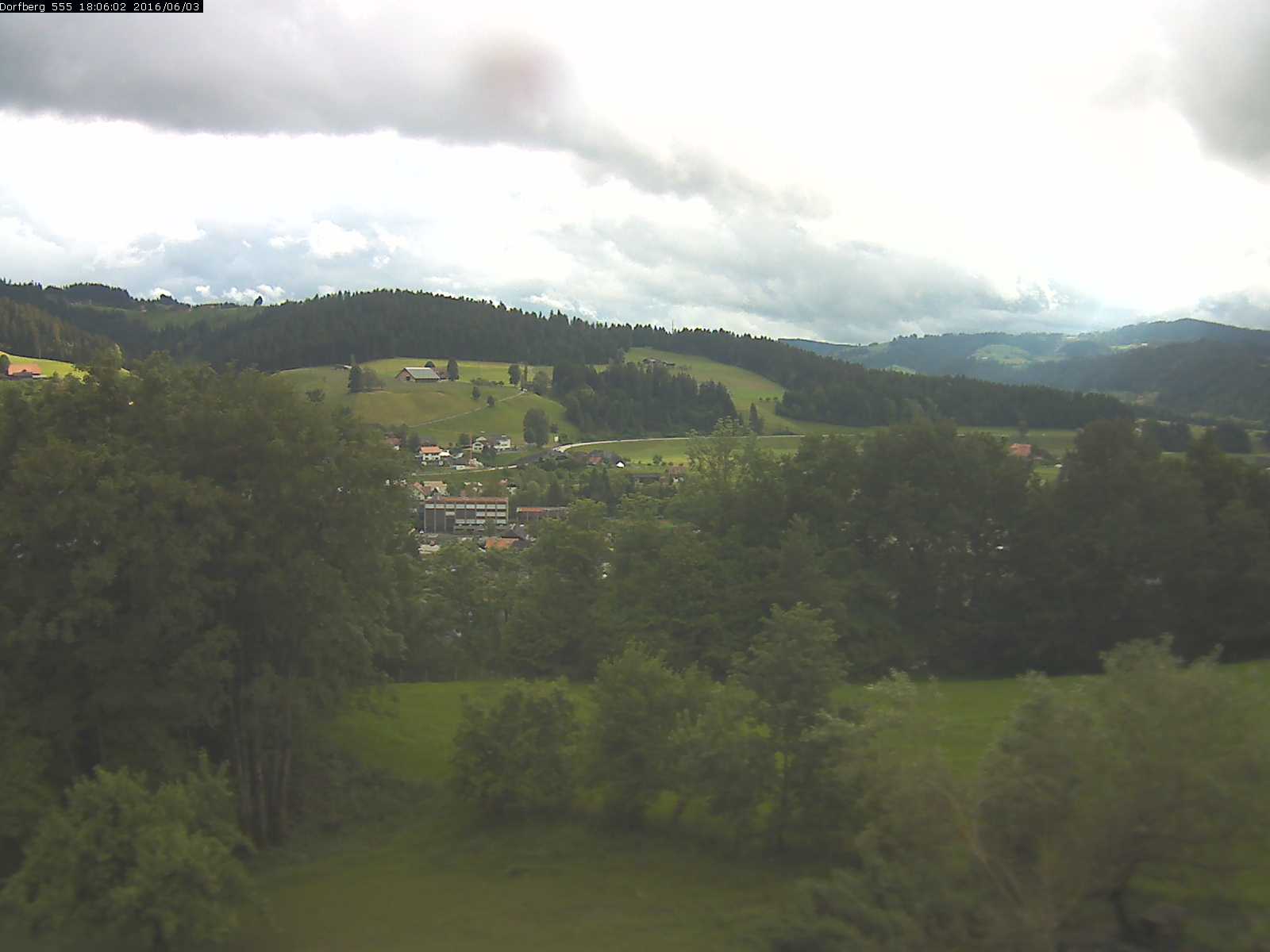 Webcam-Bild: Aussicht vom Dorfberg in Langnau 20160603-180601