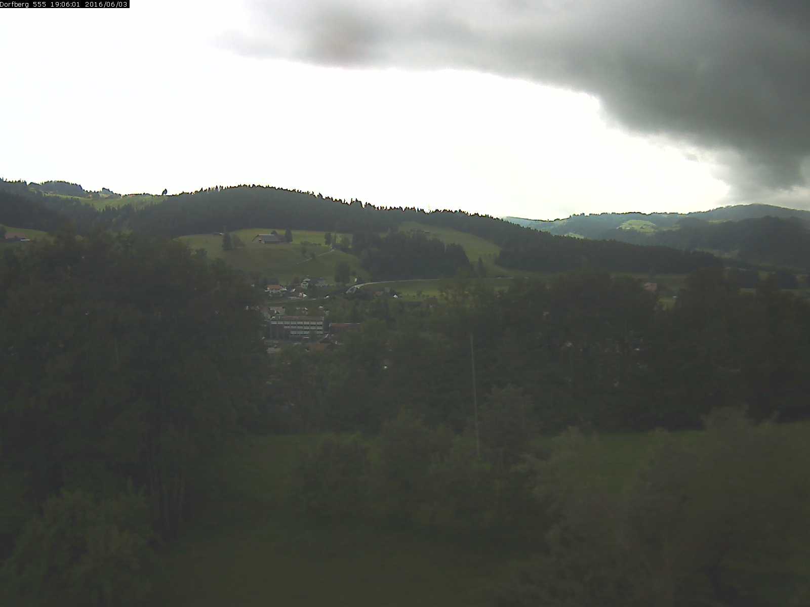 Webcam-Bild: Aussicht vom Dorfberg in Langnau 20160603-190601