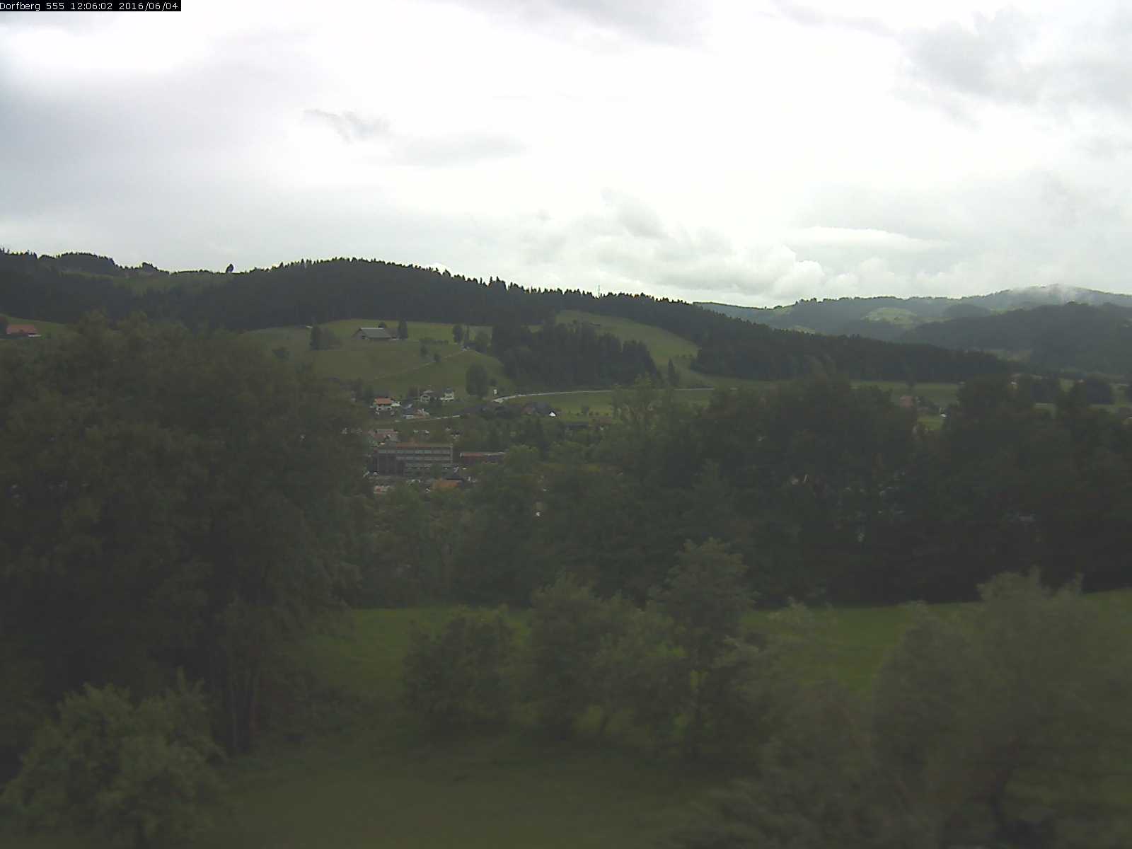 Webcam-Bild: Aussicht vom Dorfberg in Langnau 20160604-120601