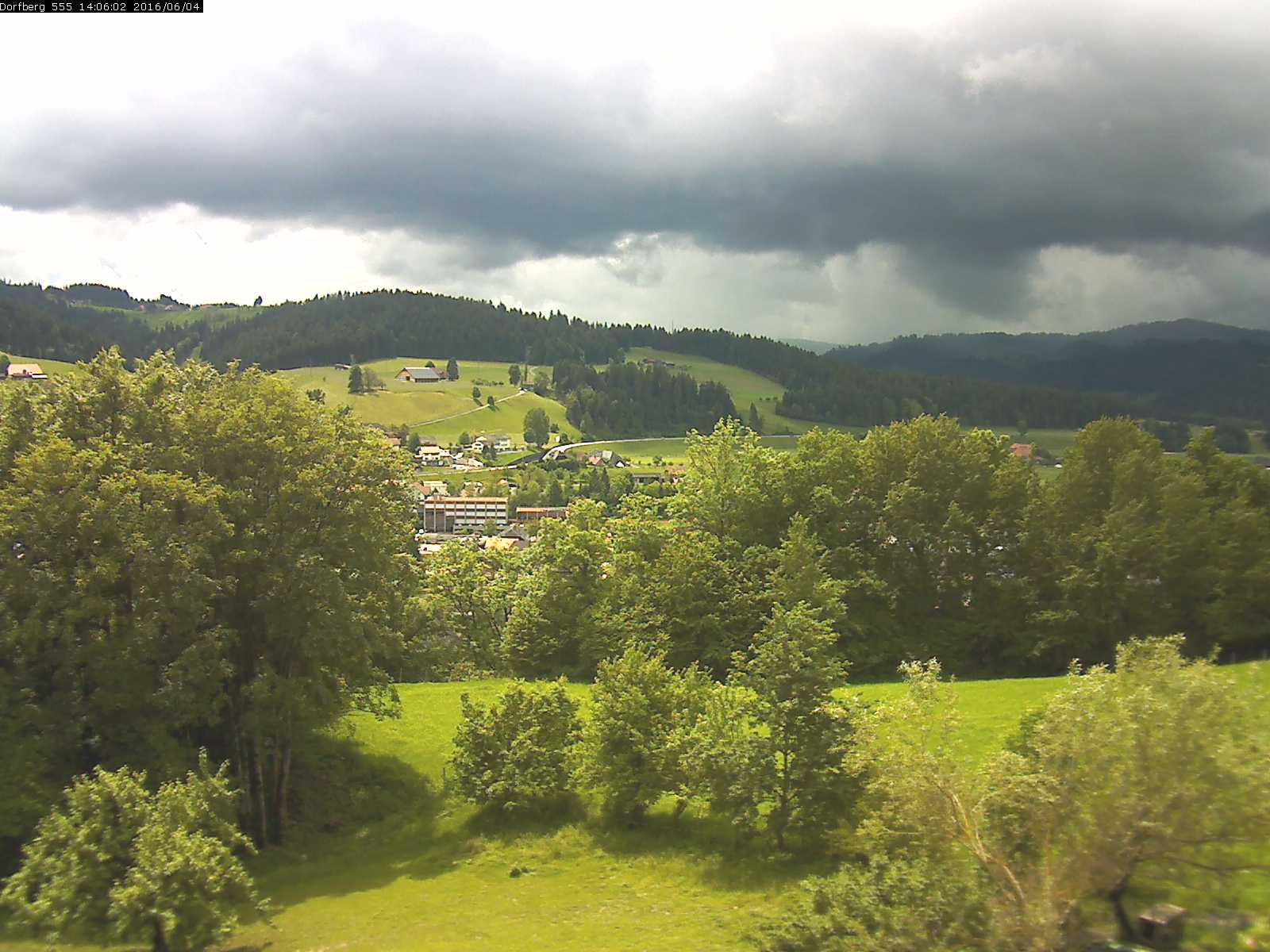 Webcam-Bild: Aussicht vom Dorfberg in Langnau 20160604-140601