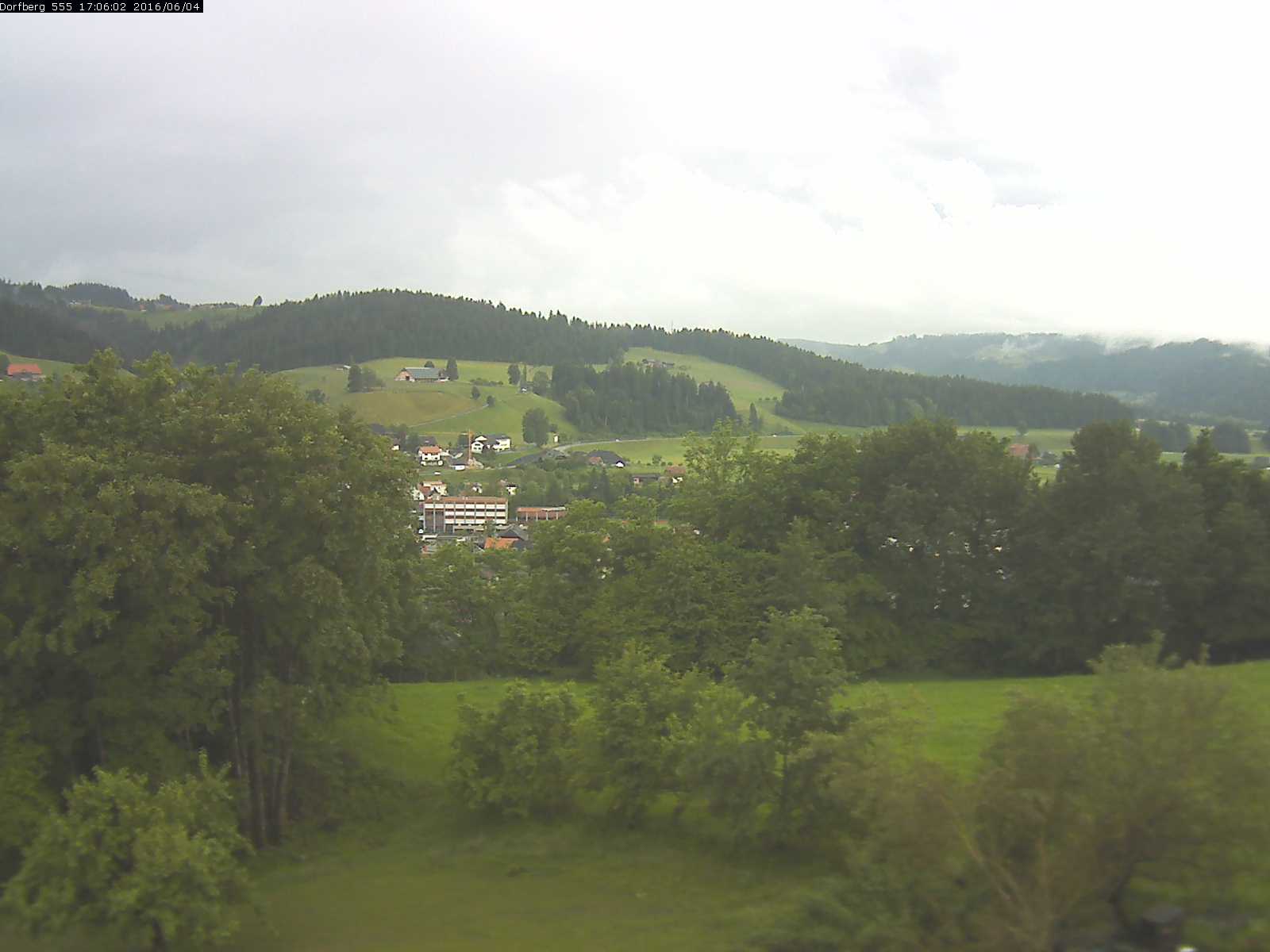 Webcam-Bild: Aussicht vom Dorfberg in Langnau 20160604-170601