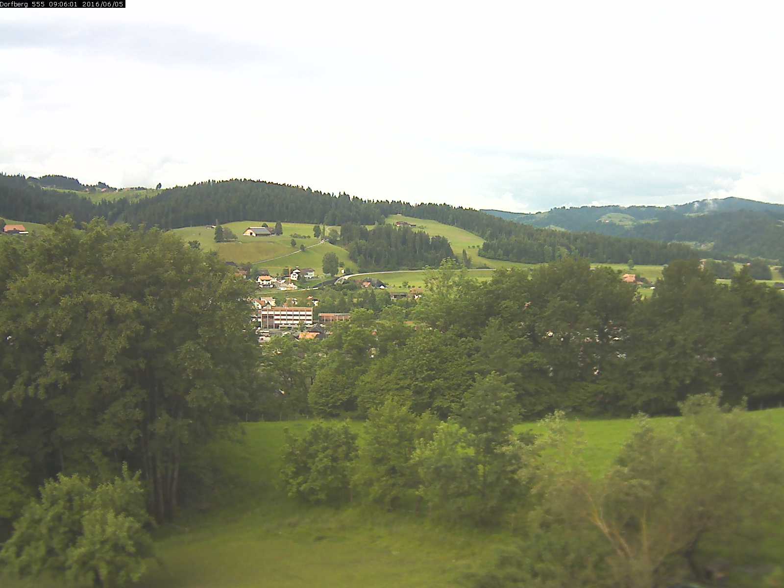 Webcam-Bild: Aussicht vom Dorfberg in Langnau 20160605-090601
