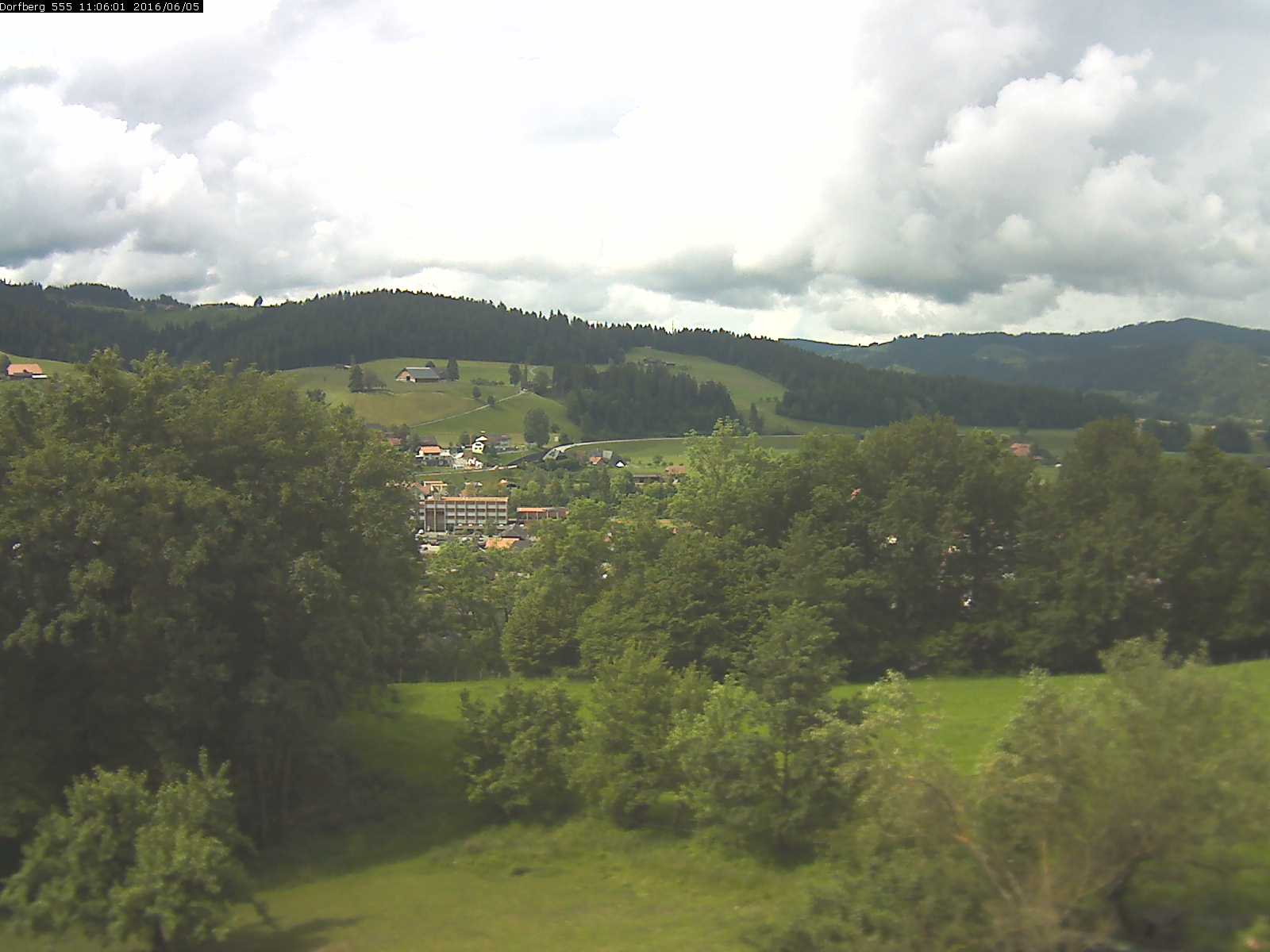 Webcam-Bild: Aussicht vom Dorfberg in Langnau 20160605-110601