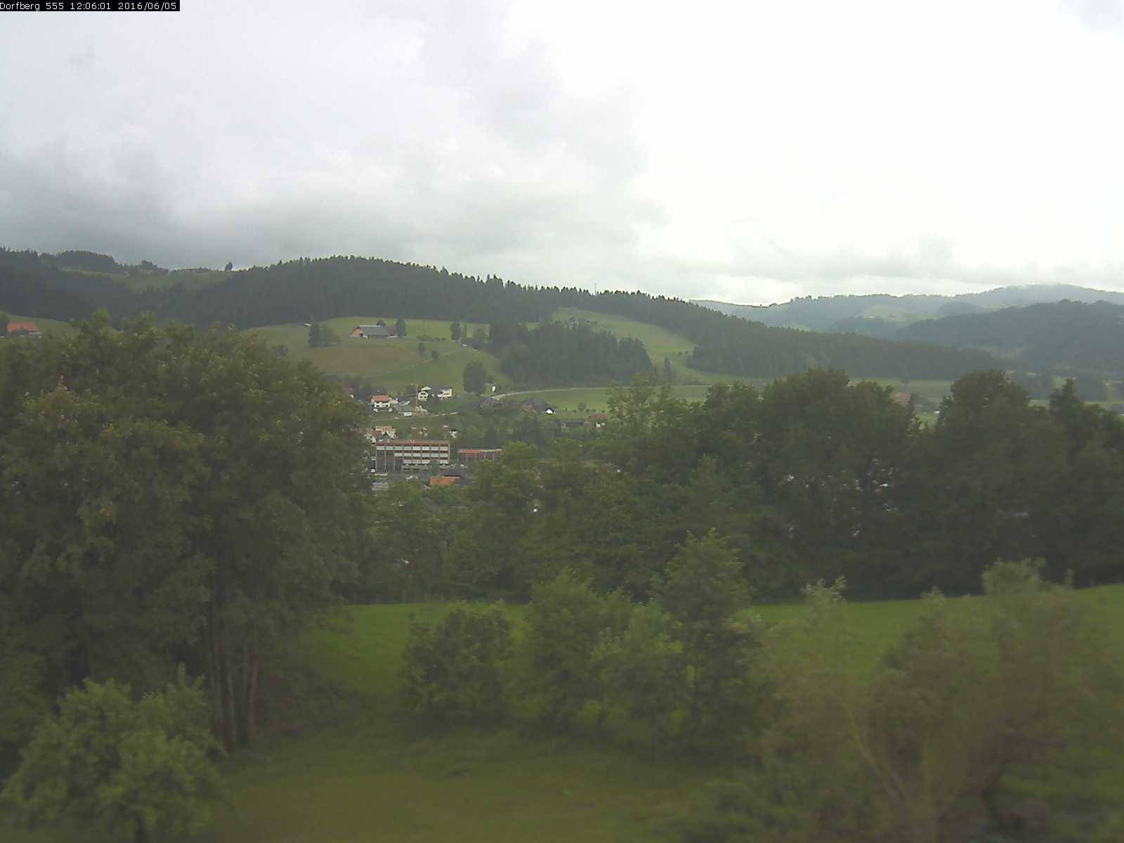 Webcam-Bild: Aussicht vom Dorfberg in Langnau 20160605-120601