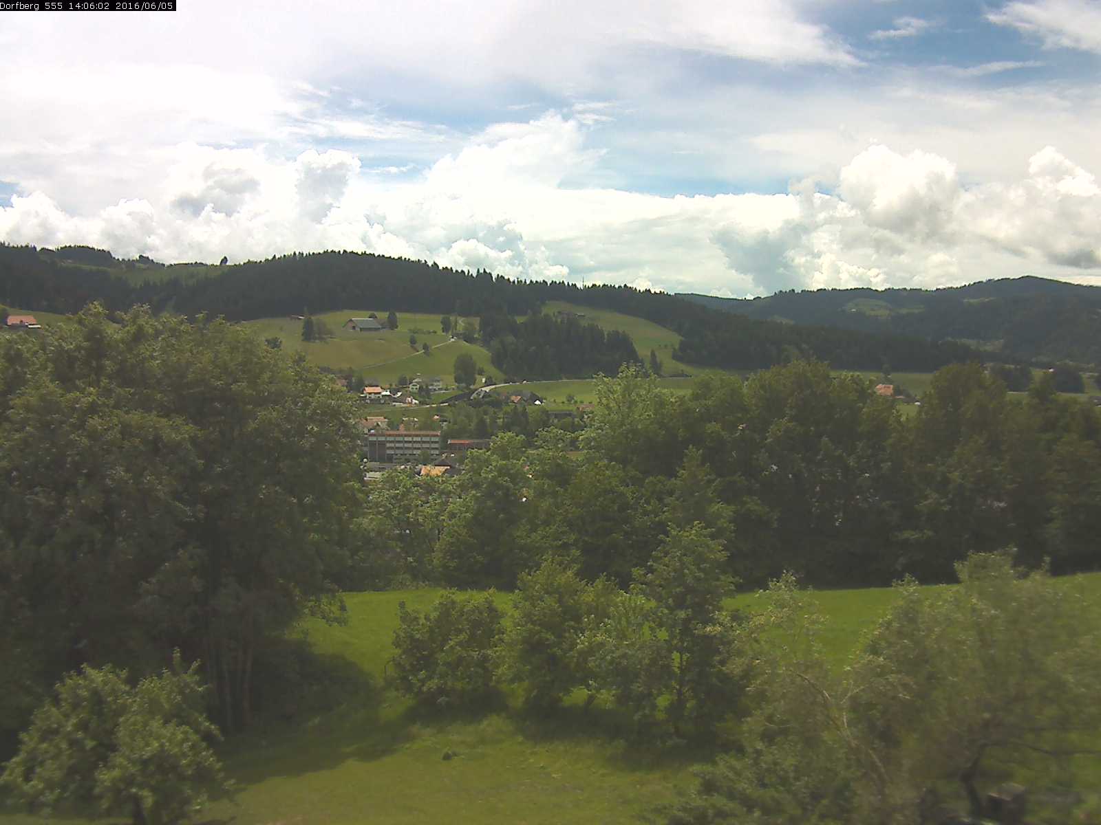 Webcam-Bild: Aussicht vom Dorfberg in Langnau 20160605-140601