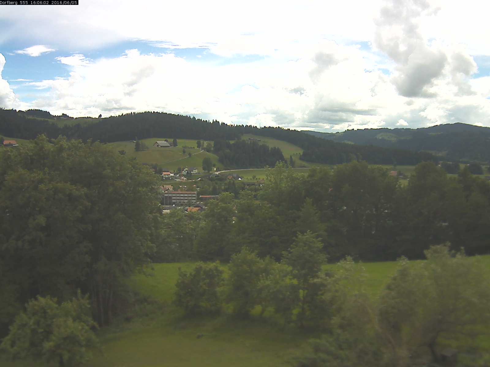 Webcam-Bild: Aussicht vom Dorfberg in Langnau 20160605-160601