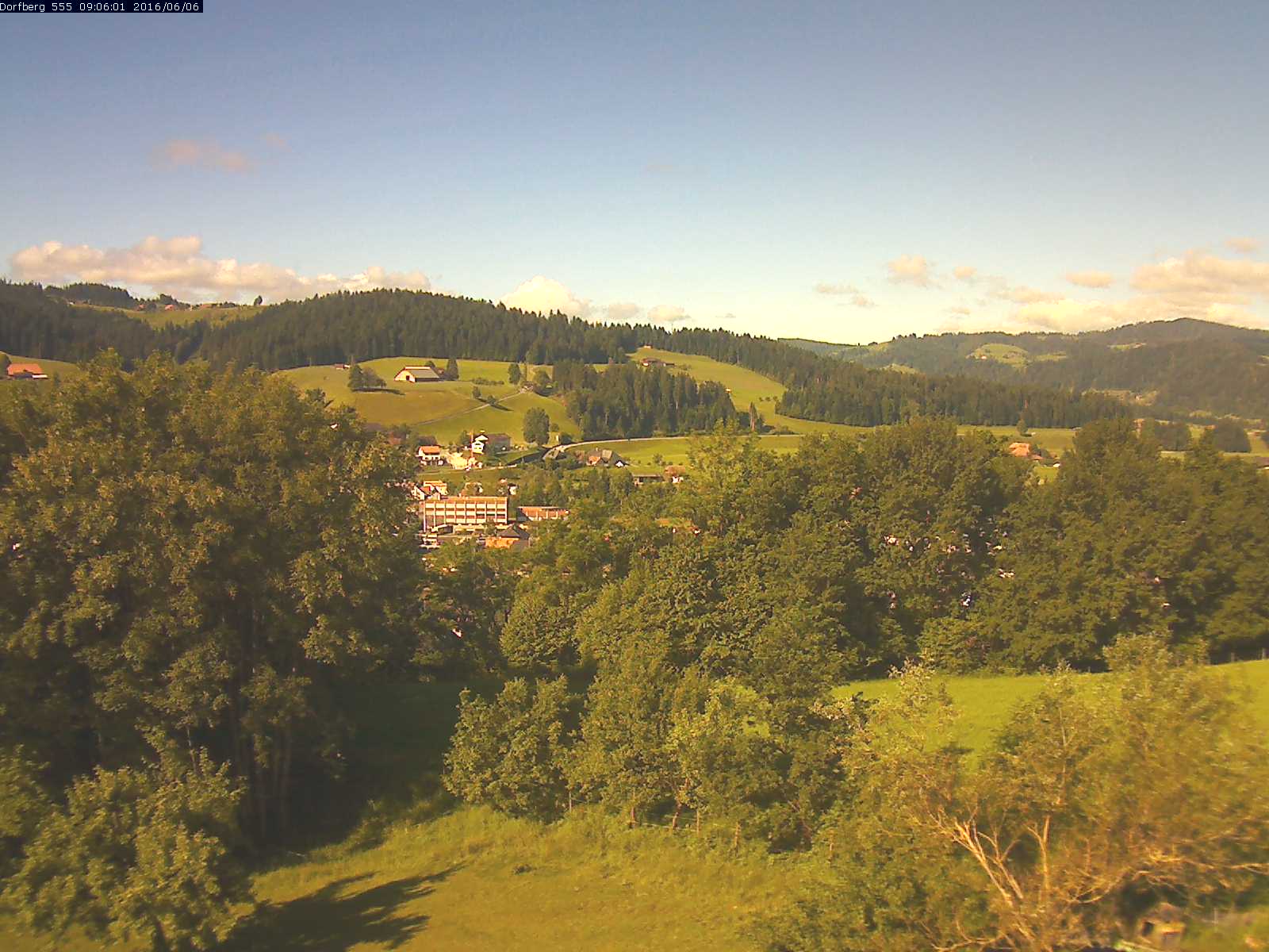 Webcam-Bild: Aussicht vom Dorfberg in Langnau 20160606-090601