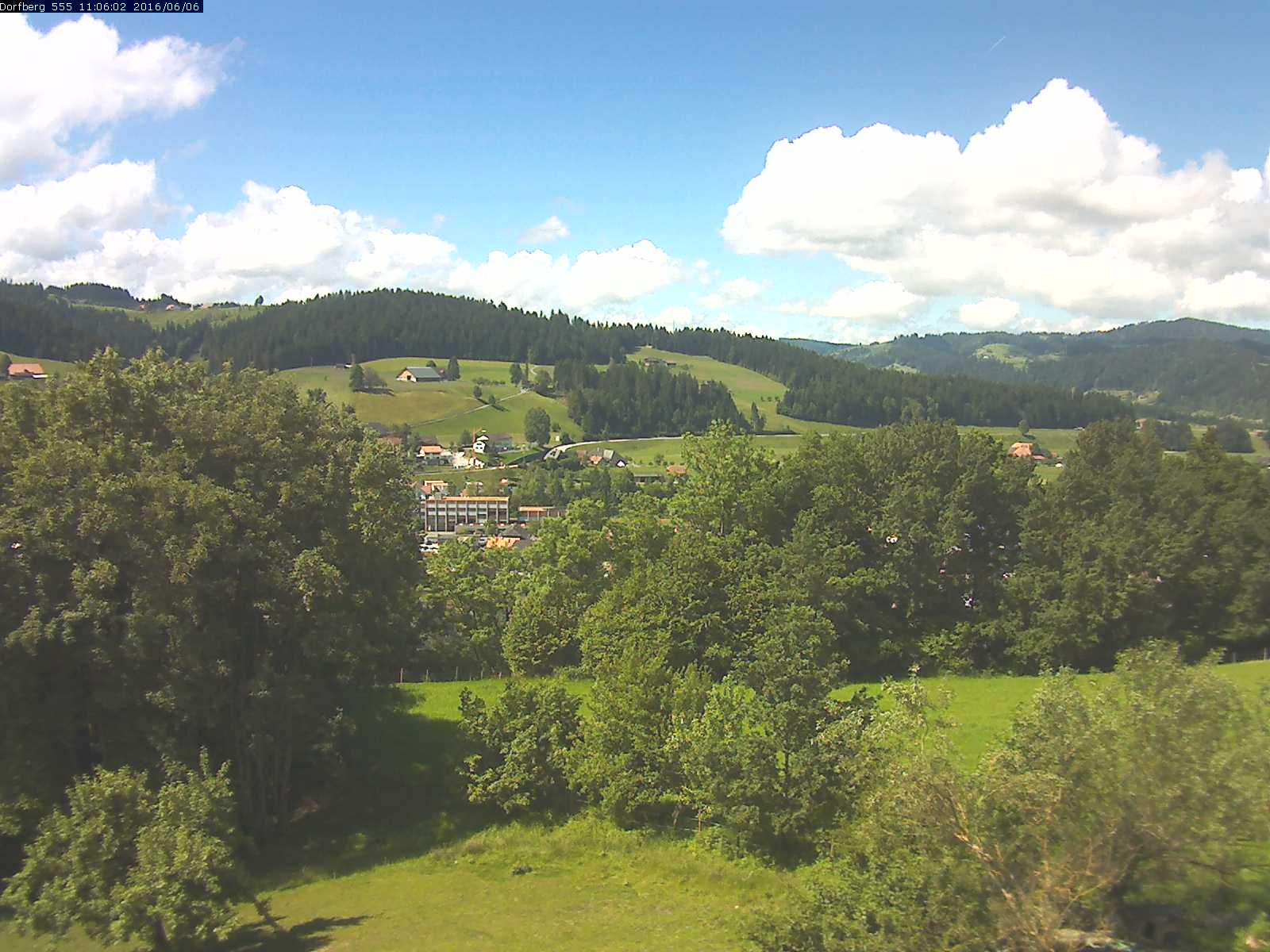 Webcam-Bild: Aussicht vom Dorfberg in Langnau 20160606-110601
