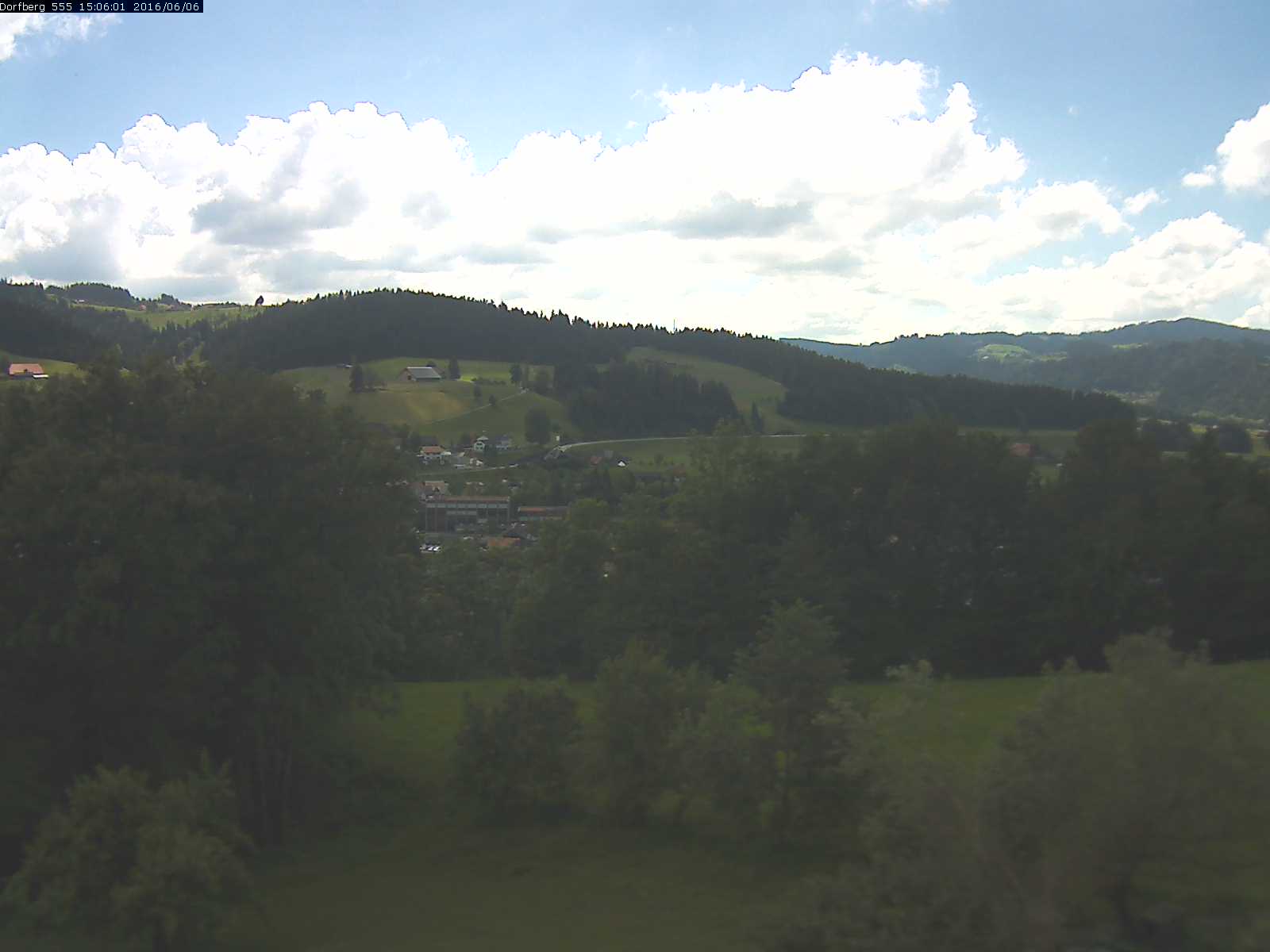 Webcam-Bild: Aussicht vom Dorfberg in Langnau 20160606-150601