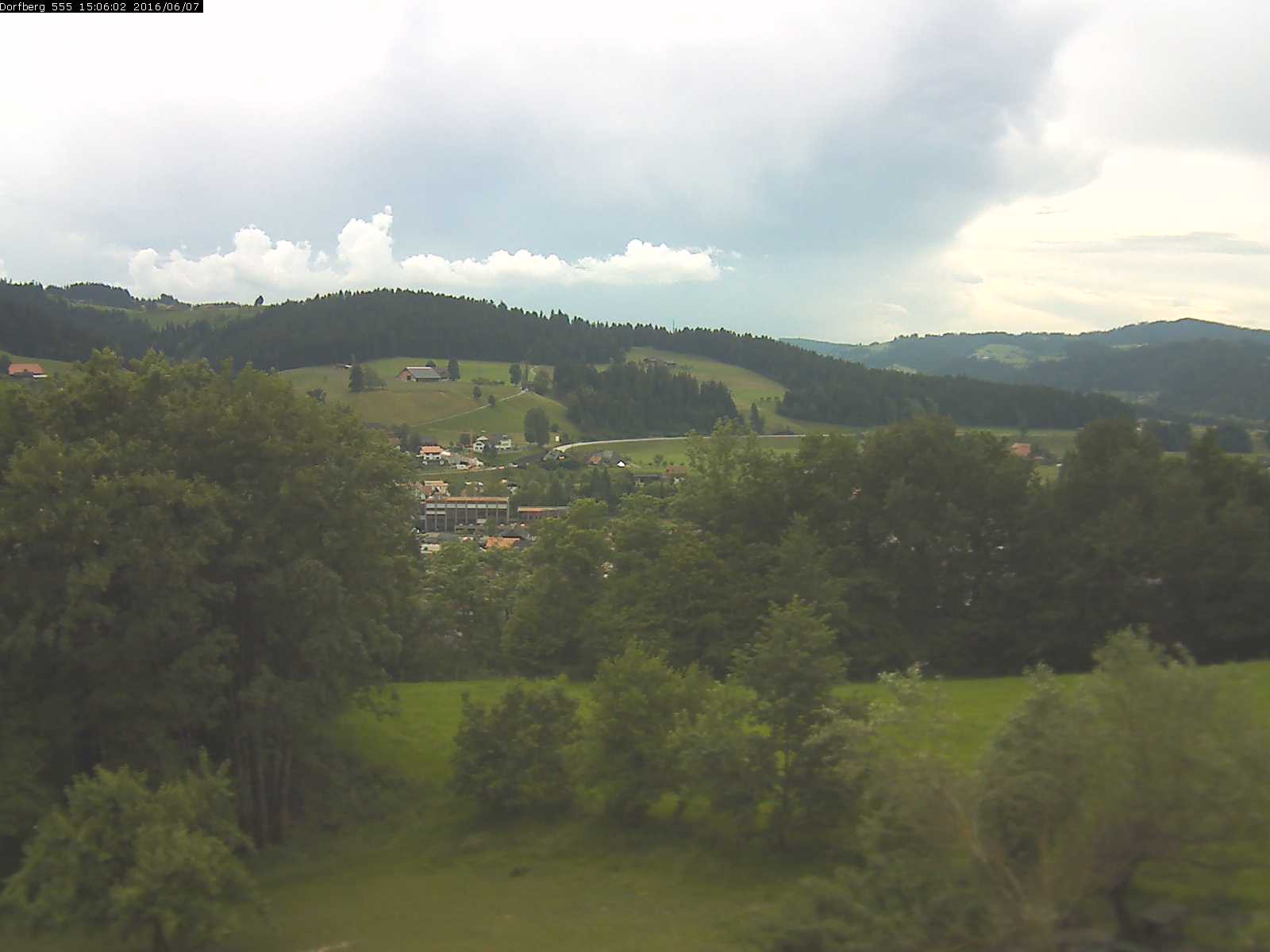 Webcam-Bild: Aussicht vom Dorfberg in Langnau 20160607-150601