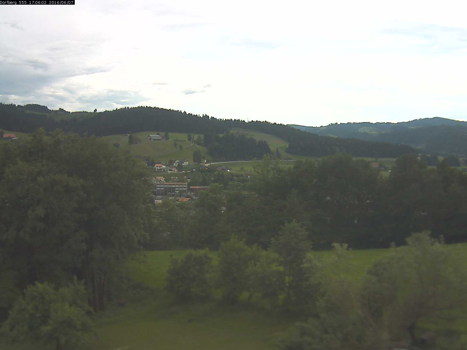 Webcam-Bild: Aussicht vom Dorfberg in Langnau 20160607-170601
