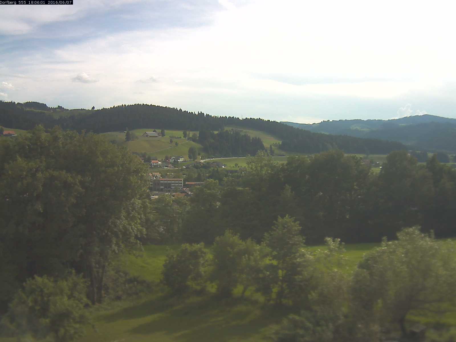 Webcam-Bild: Aussicht vom Dorfberg in Langnau 20160607-180601