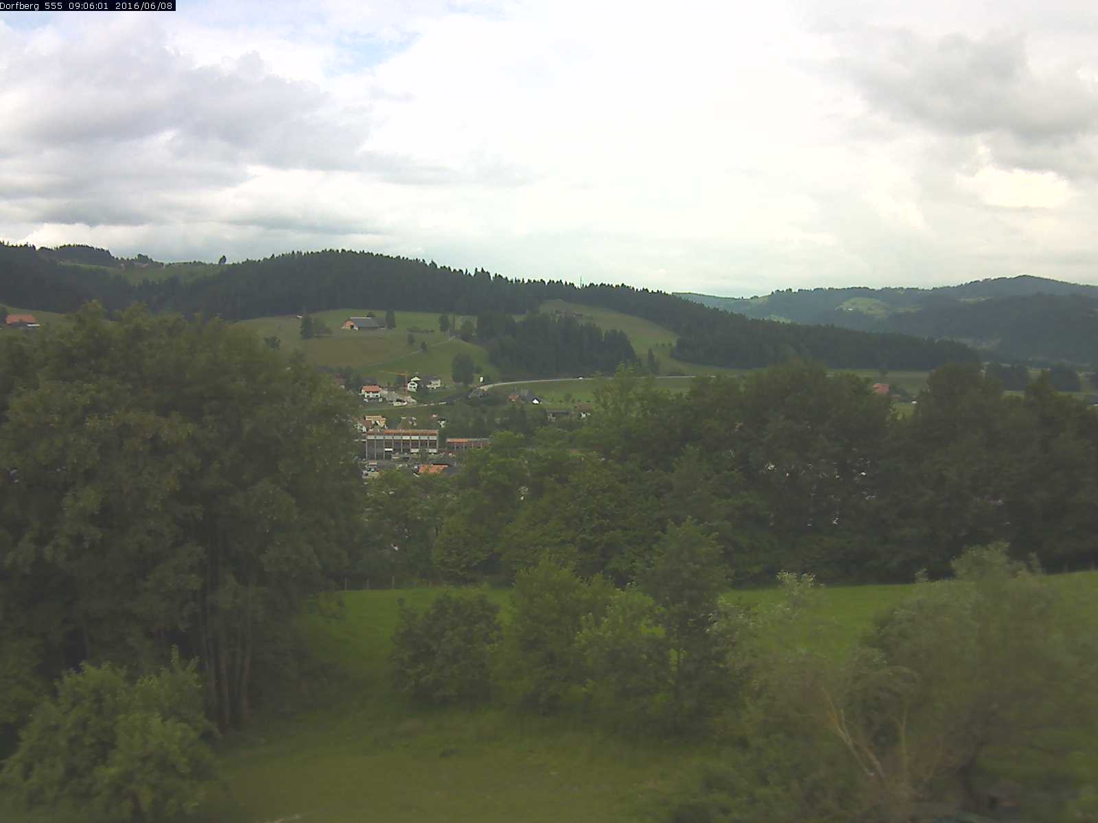 Webcam-Bild: Aussicht vom Dorfberg in Langnau 20160608-090601