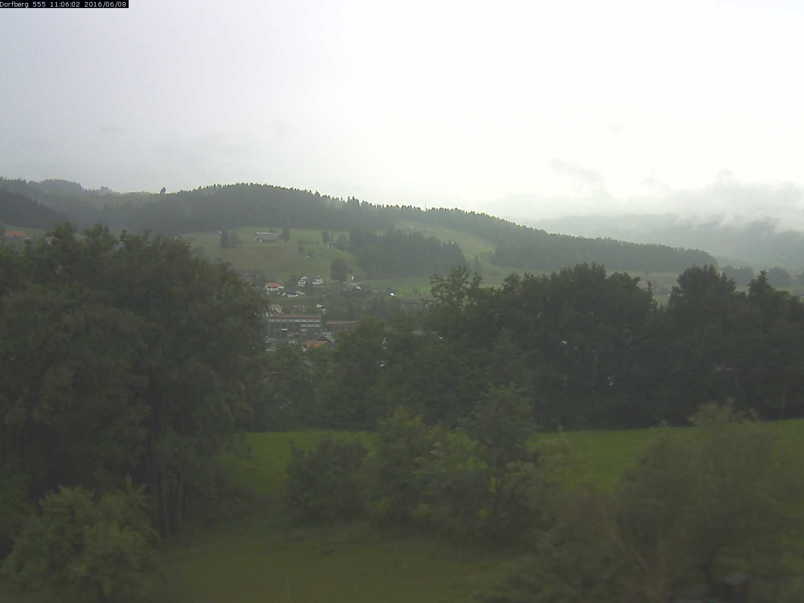 Webcam-Bild: Aussicht vom Dorfberg in Langnau 20160608-110601