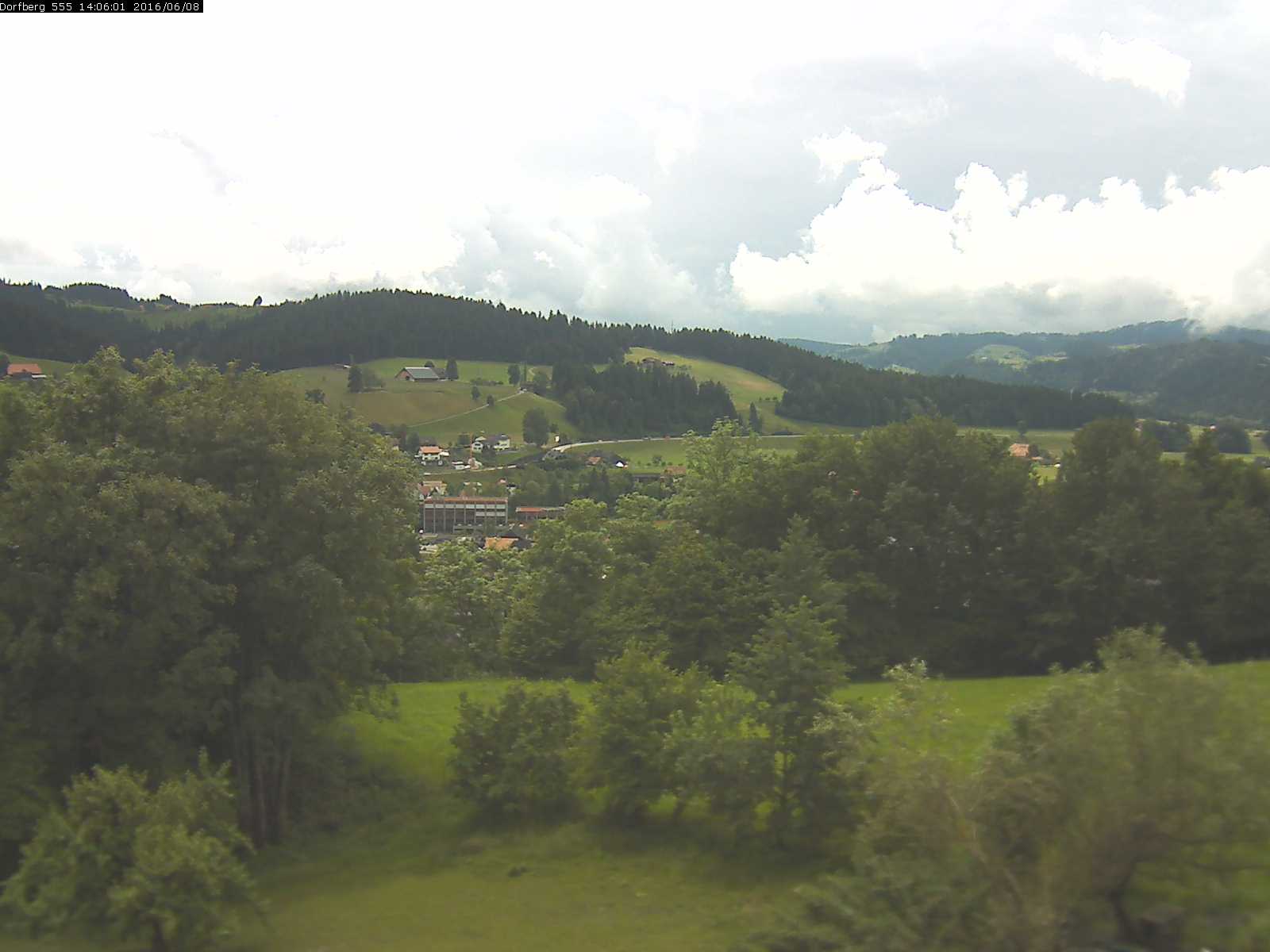 Webcam-Bild: Aussicht vom Dorfberg in Langnau 20160608-140601