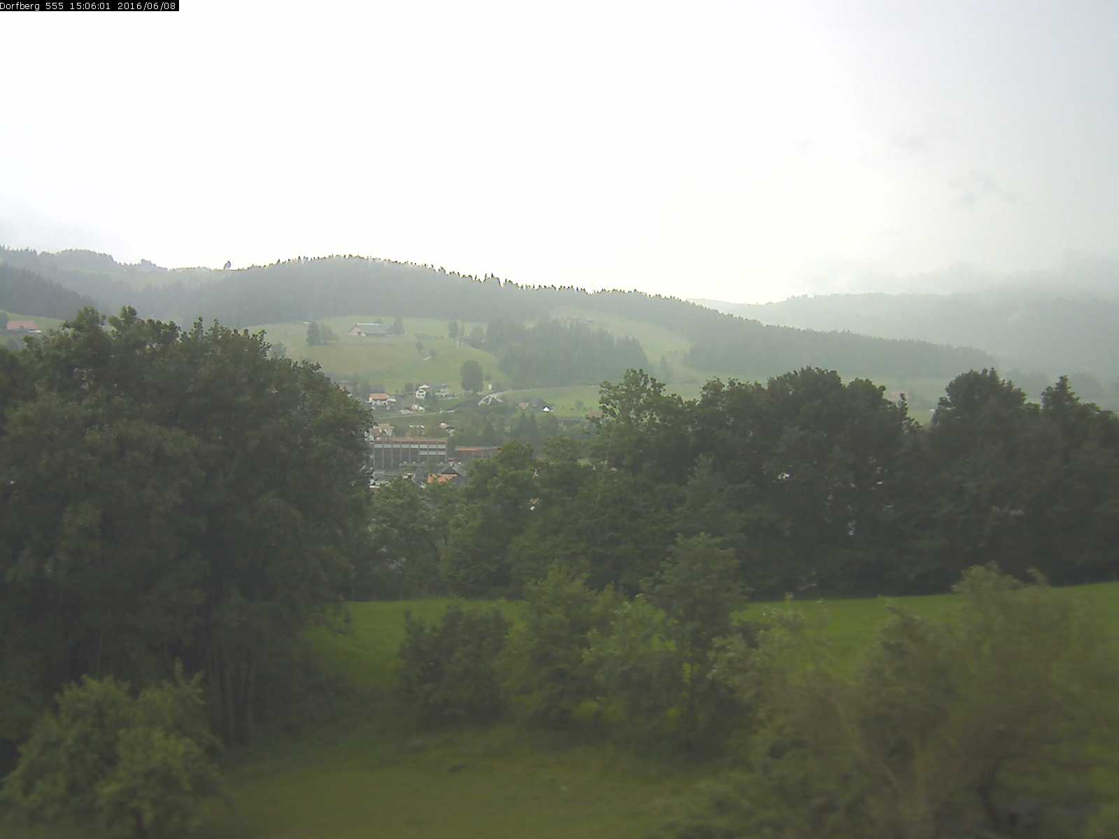 Webcam-Bild: Aussicht vom Dorfberg in Langnau 20160608-150601