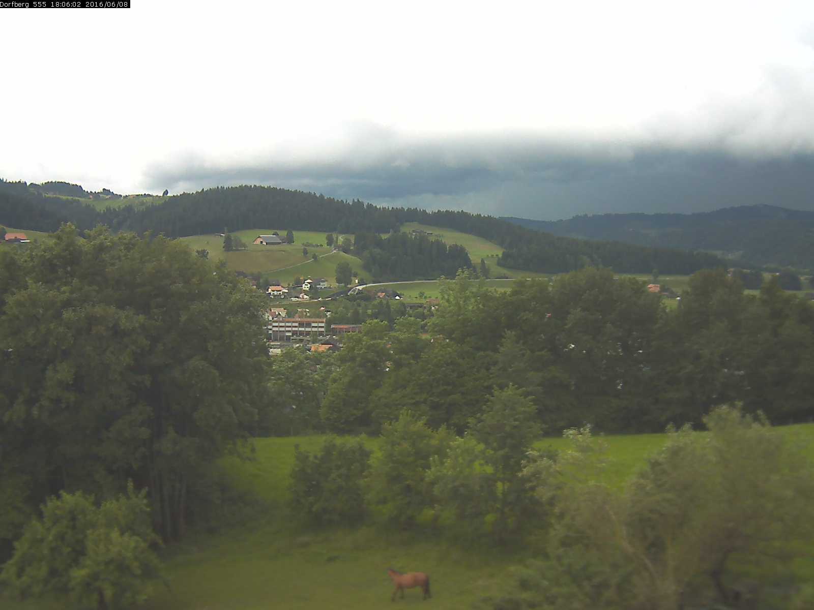 Webcam-Bild: Aussicht vom Dorfberg in Langnau 20160608-180601