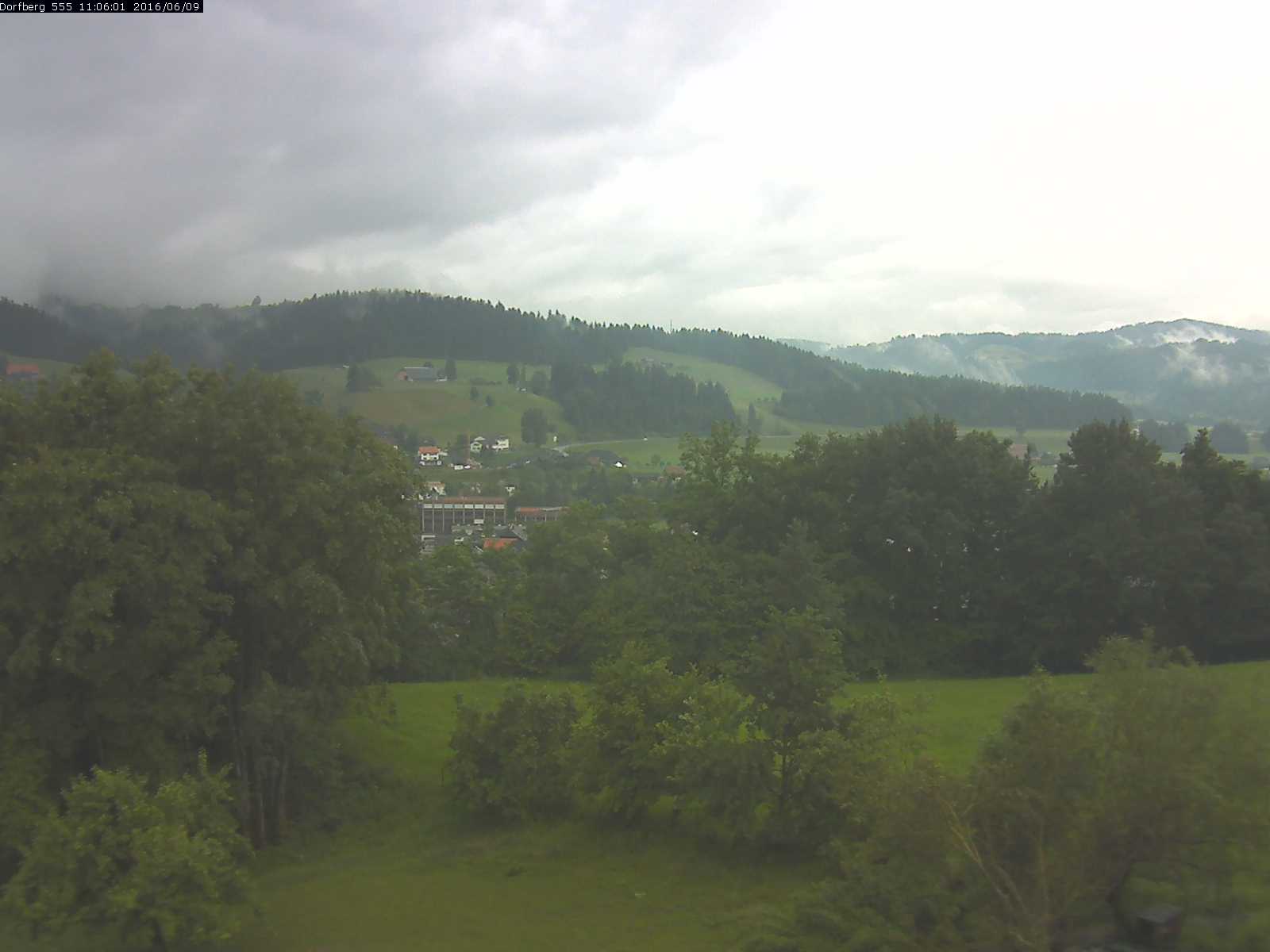 Webcam-Bild: Aussicht vom Dorfberg in Langnau 20160609-110601