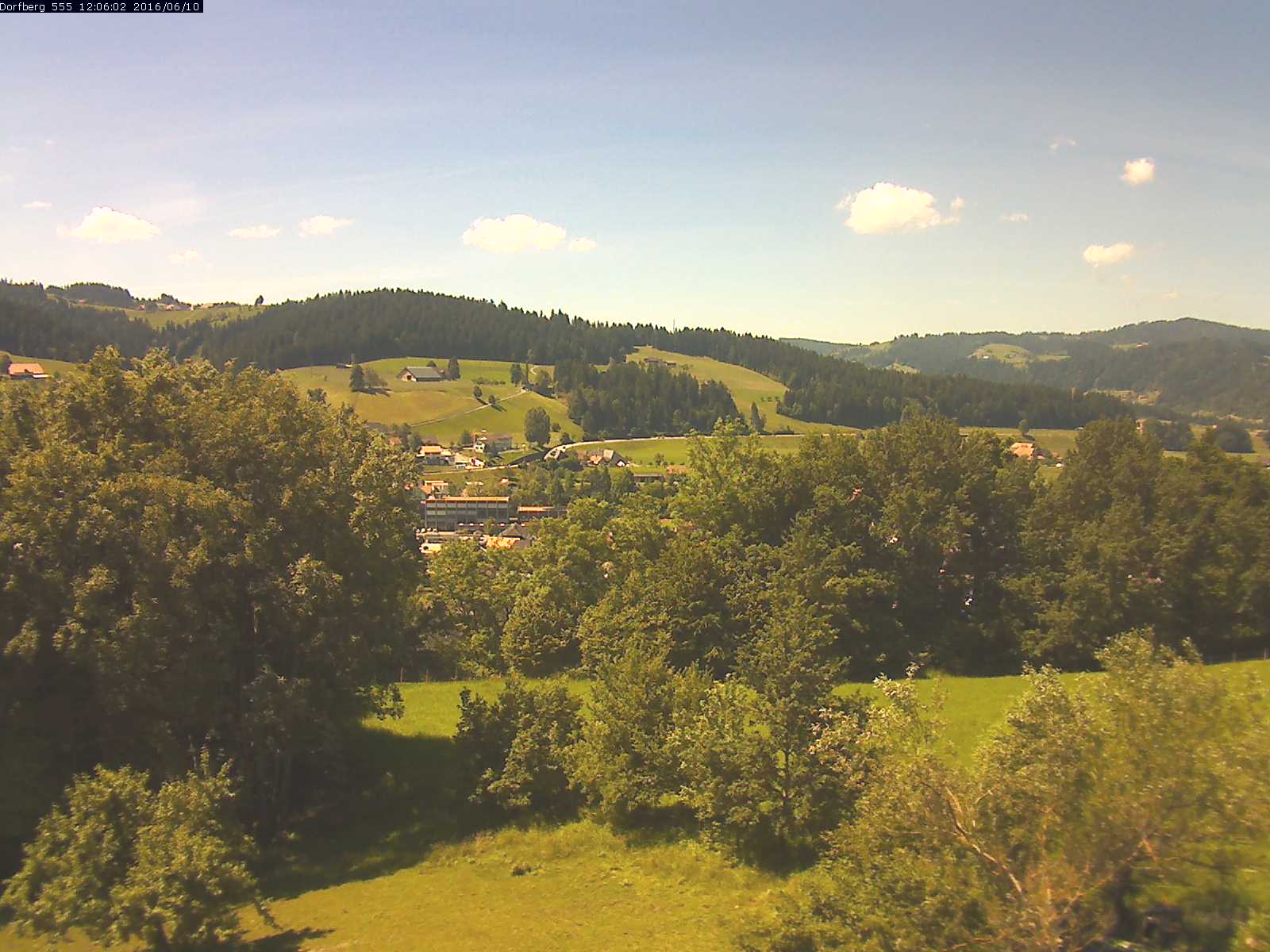 Webcam-Bild: Aussicht vom Dorfberg in Langnau 20160610-120601