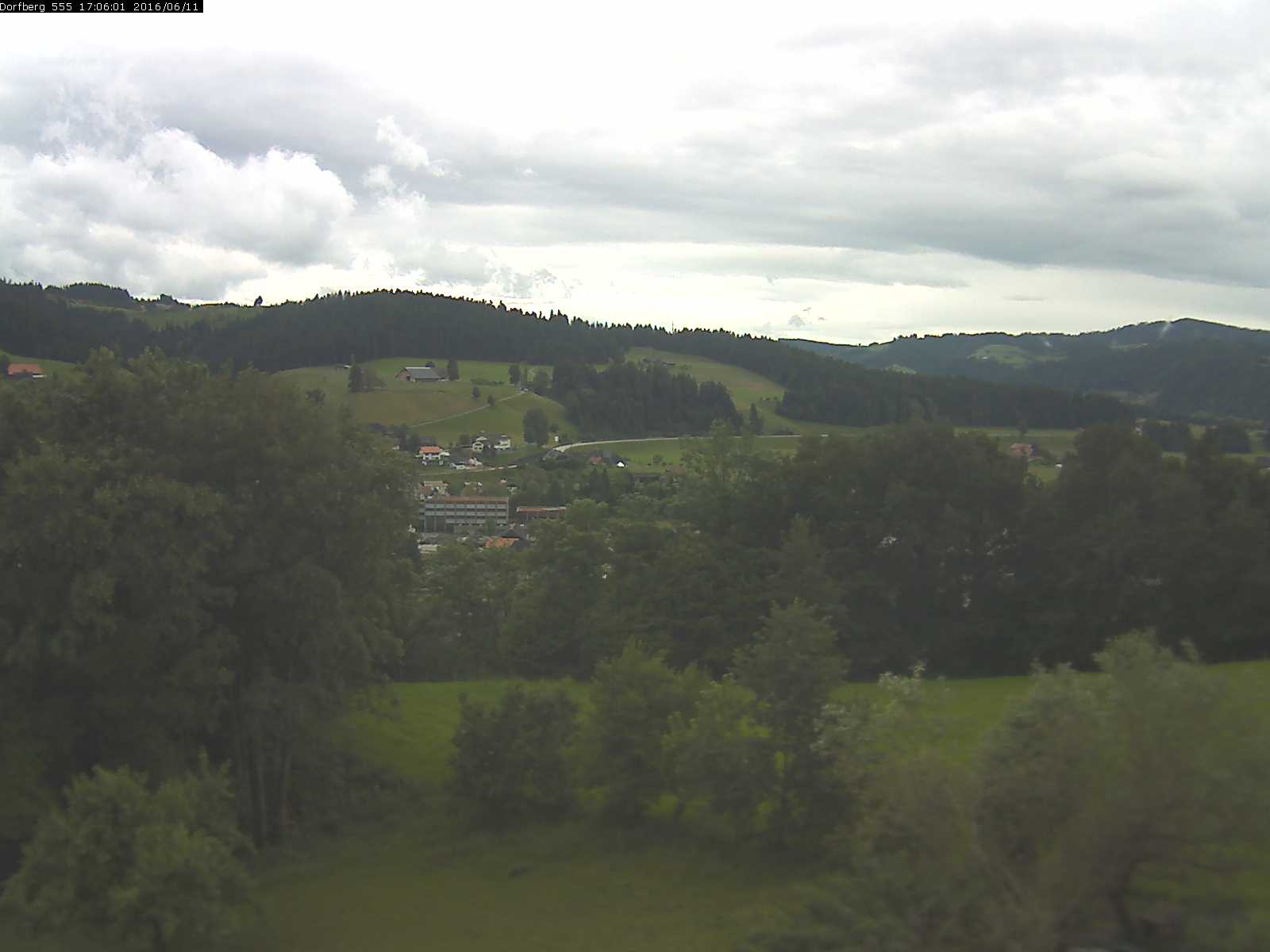 Webcam-Bild: Aussicht vom Dorfberg in Langnau 20160611-170601