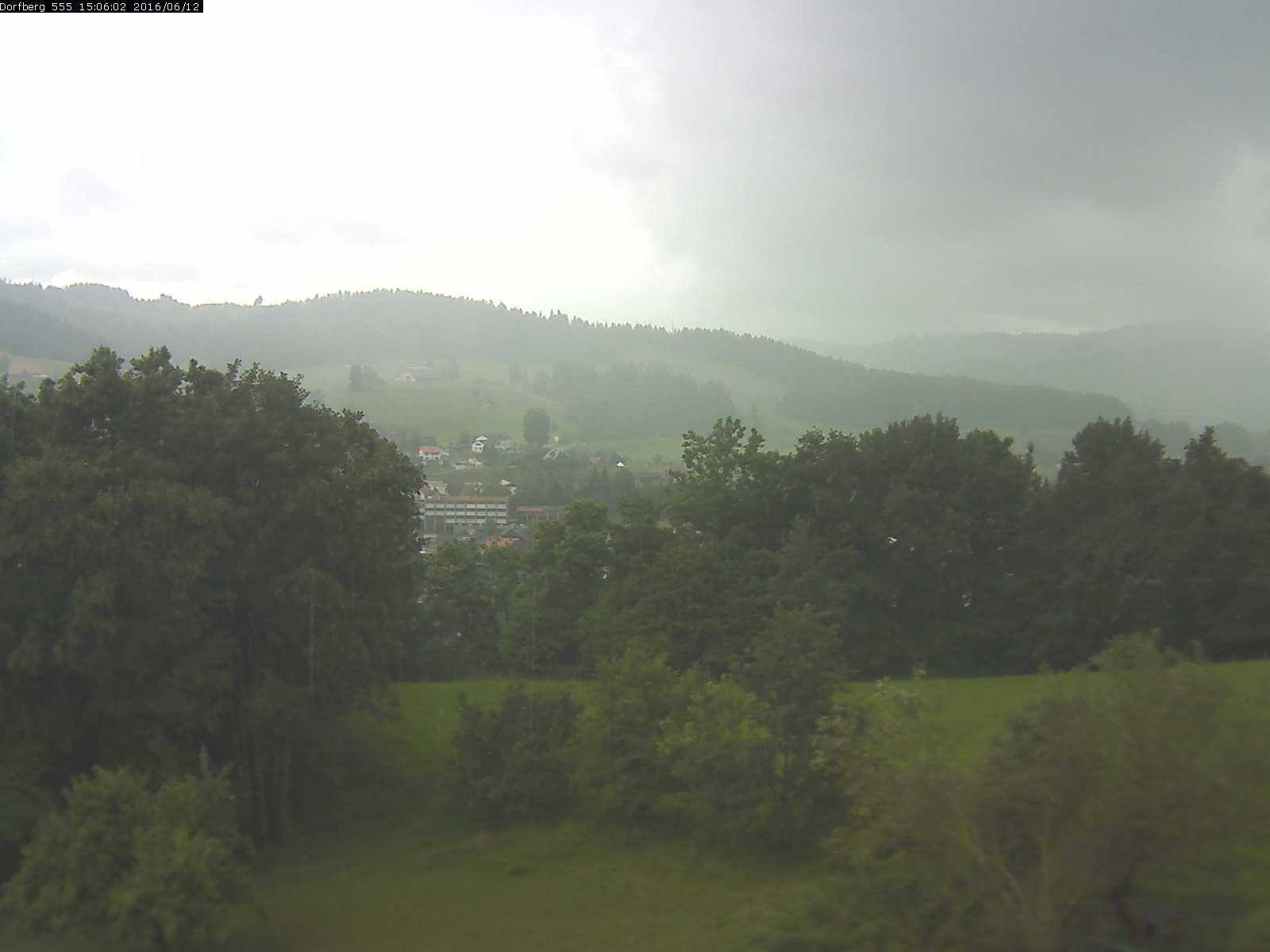 Webcam-Bild: Aussicht vom Dorfberg in Langnau 20160612-150601
